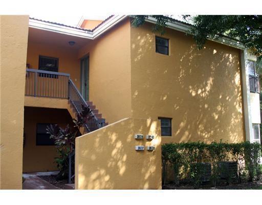 UPGRADED UNIT IN GOOD CONDITION, KITCHEN W/GRANITE COUNTER TOPS,NEWER APPLIANCES,LARGE BEDROOMS AND SPACIOUS PATIO FACING GARDEN FOREST. NO ASSOCIATION APPROVAL, EASY TO MOVE IN WITHIN A FEW DAYS
