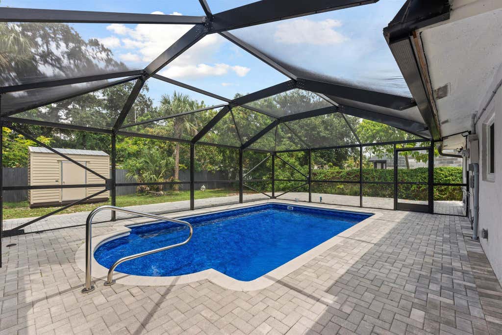 Photo of 1633 SW 30th Avenue, Fort Lauderdale, FL 33312 (MLS # B26058298)