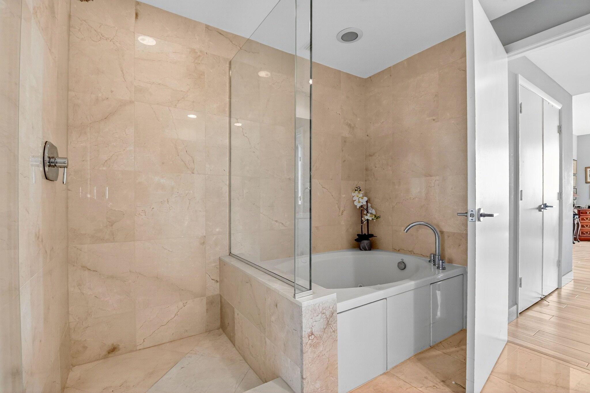 CITYPLACE SOUTH TOWER CON - Residential