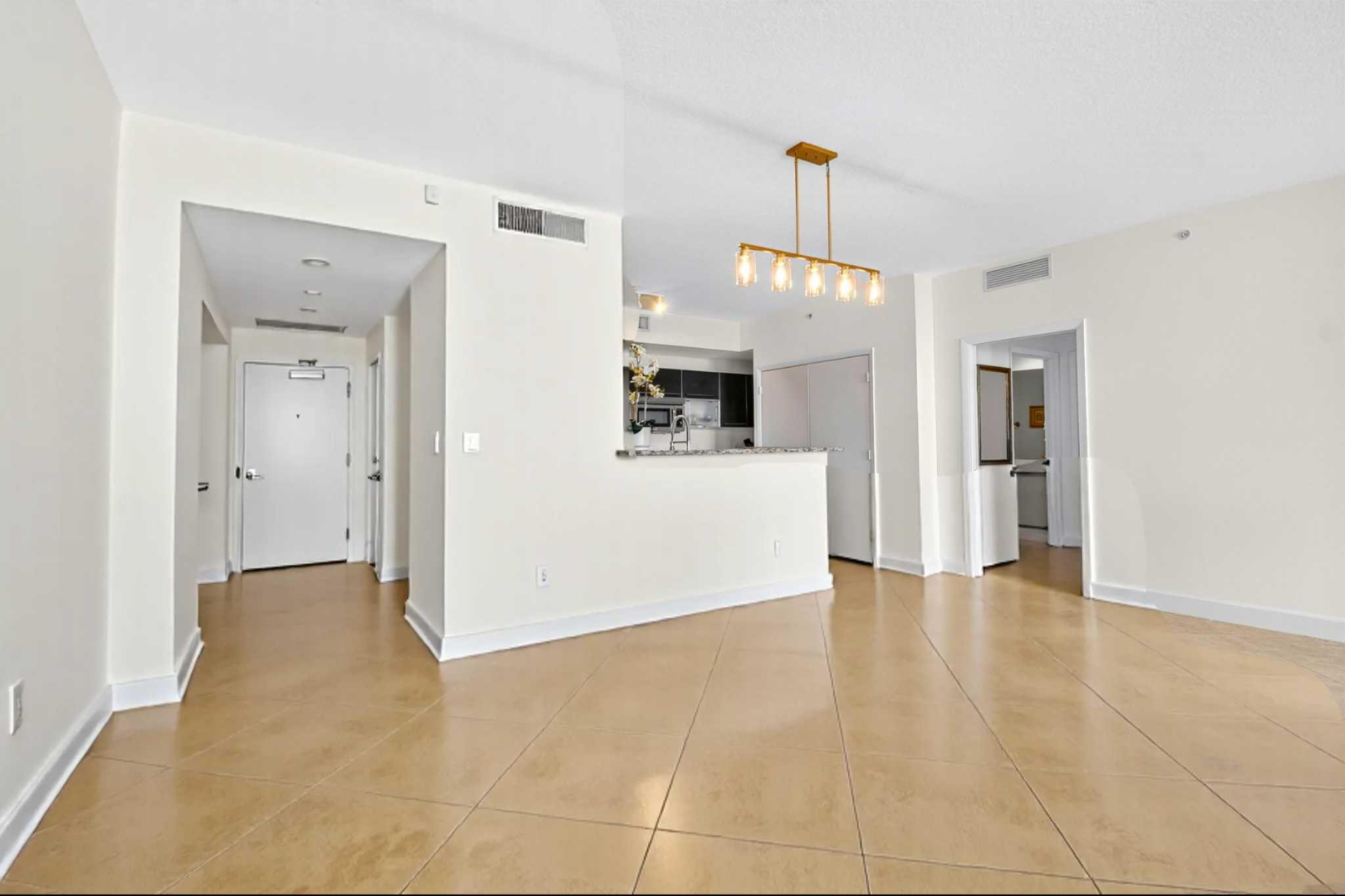 CITYPLACE SOUTH TOWER CON - Residential