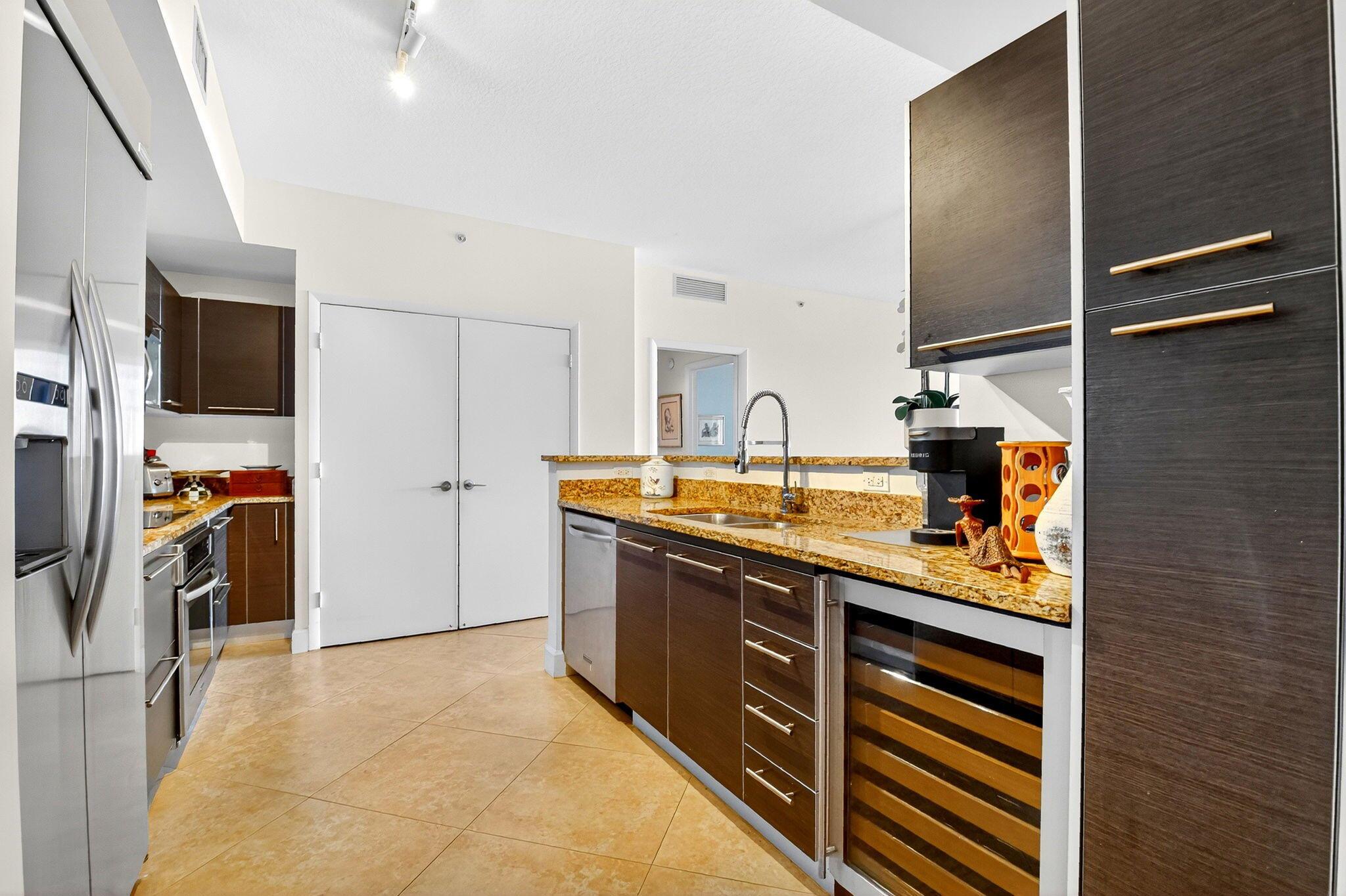 CITYPLACE SOUTH TOWER CON - Residential