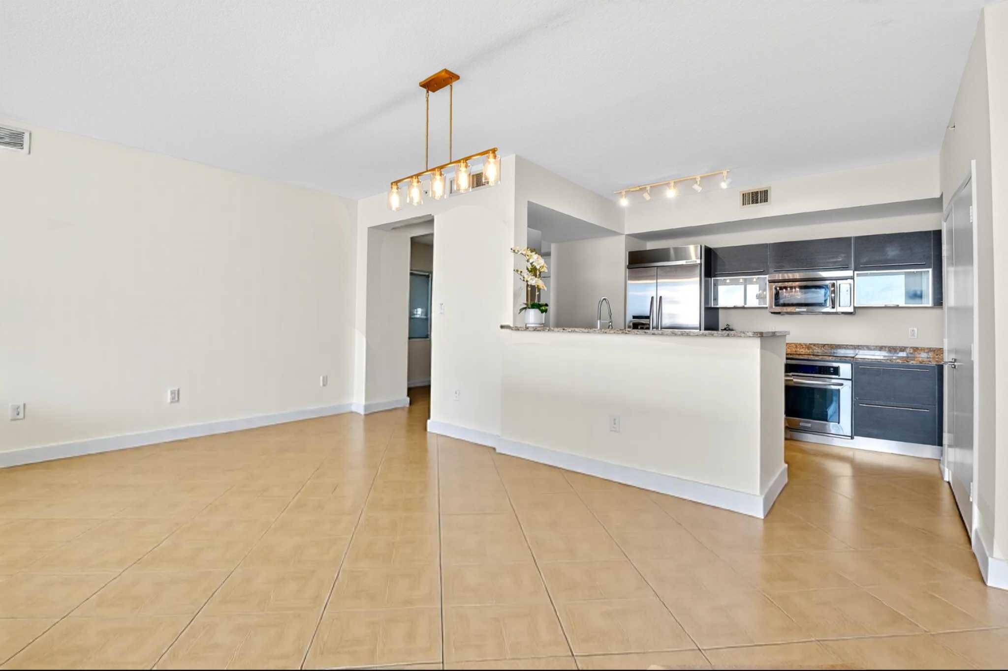 CITYPLACE SOUTH TOWER CON - Residential