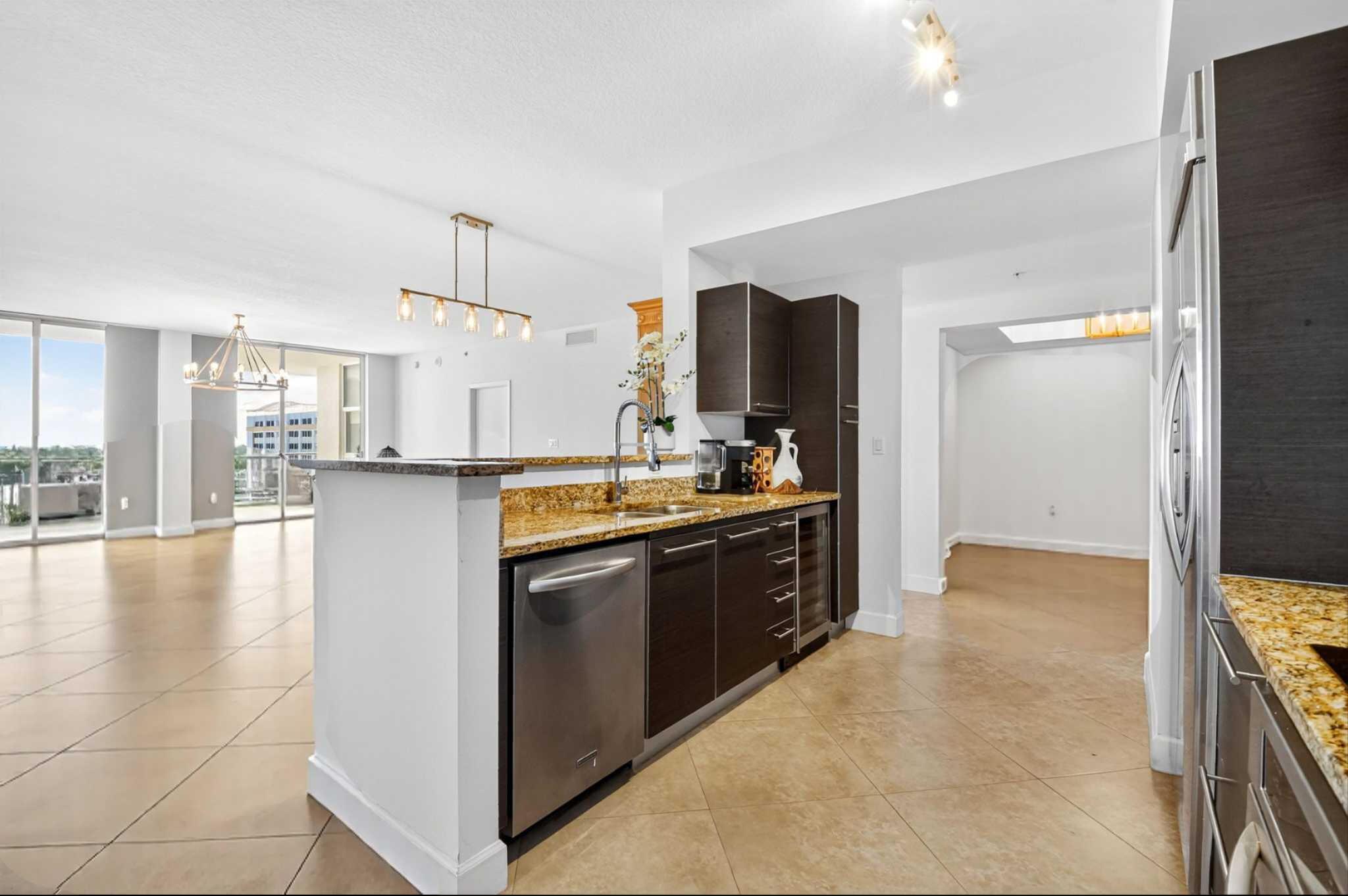 CITYPLACE SOUTH TOWER CON - Residential