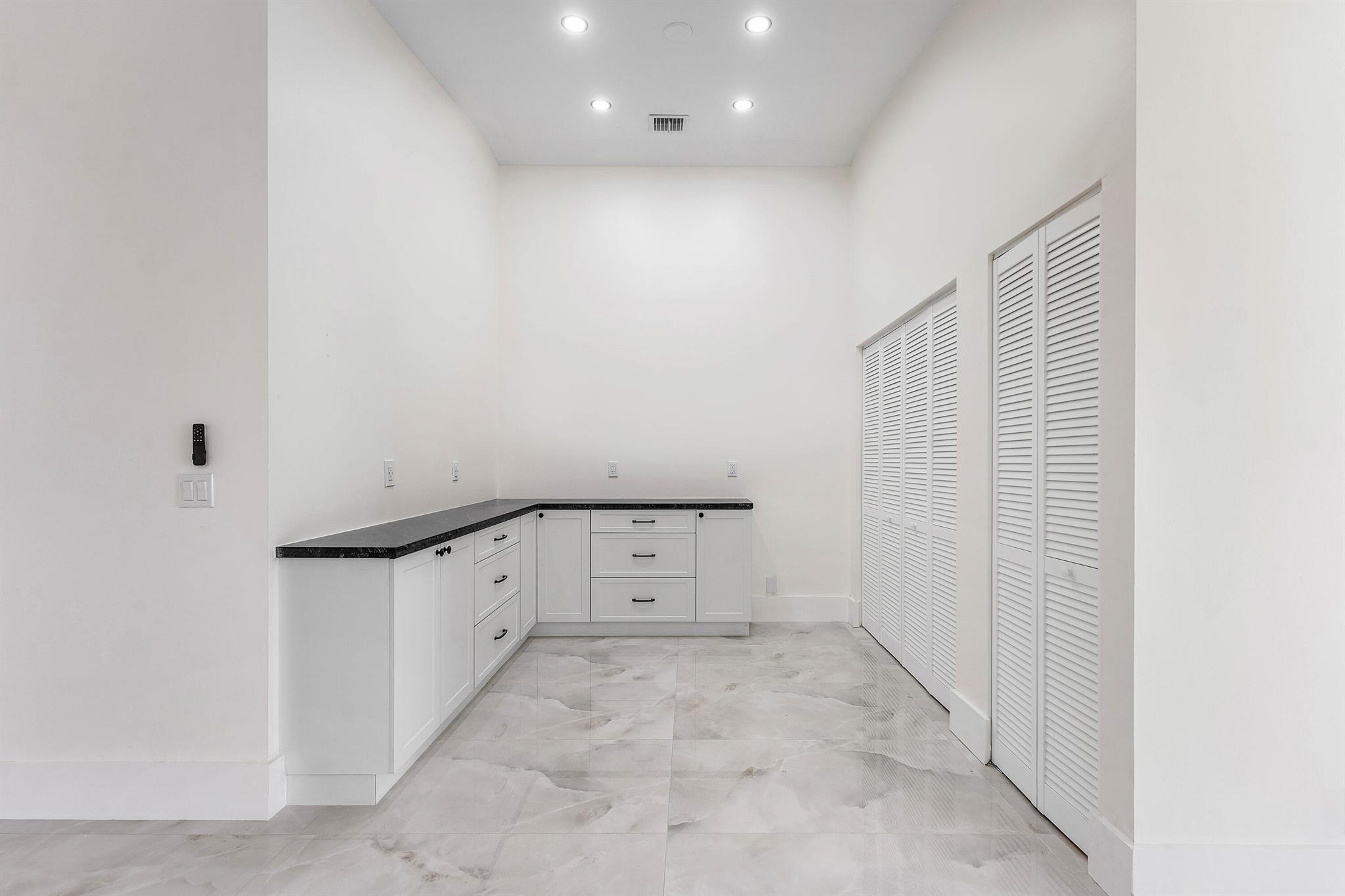 NOB HILL VILLAGE - Residential Lease