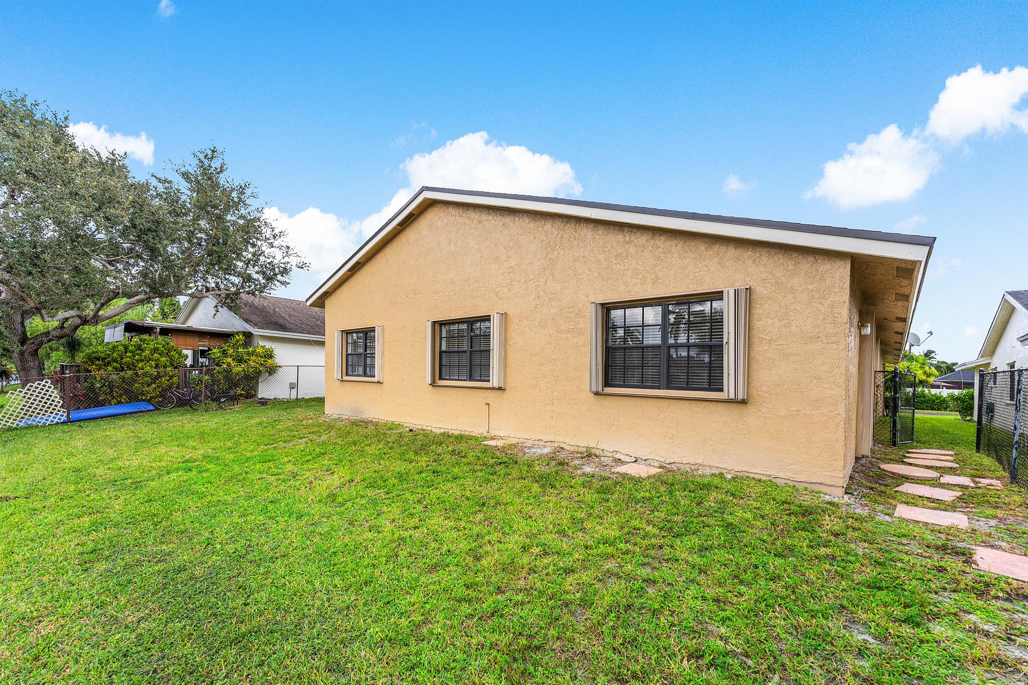 NOB HILL VILLAGE - Residential Lease