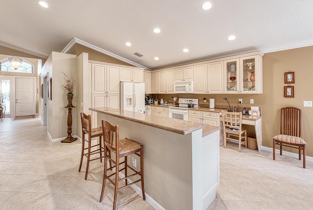 VALENCIA SHORES - Residential