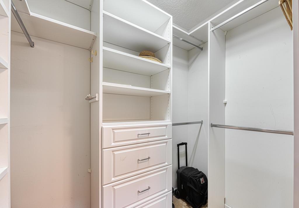 VALENCIA SHORES - Residential