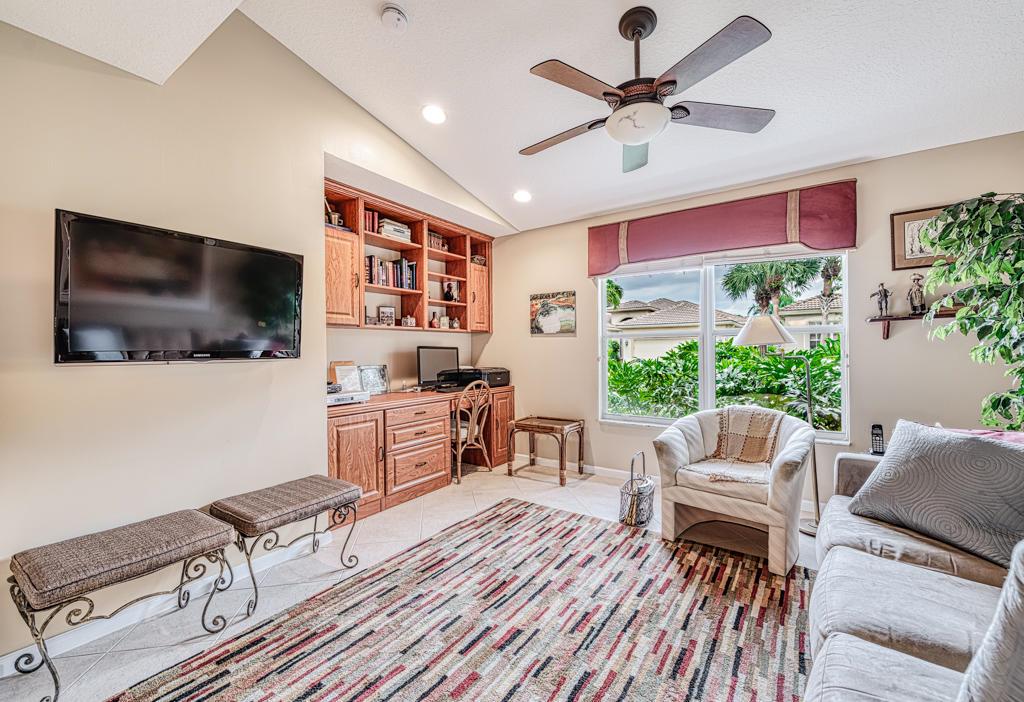 VALENCIA SHORES - Residential