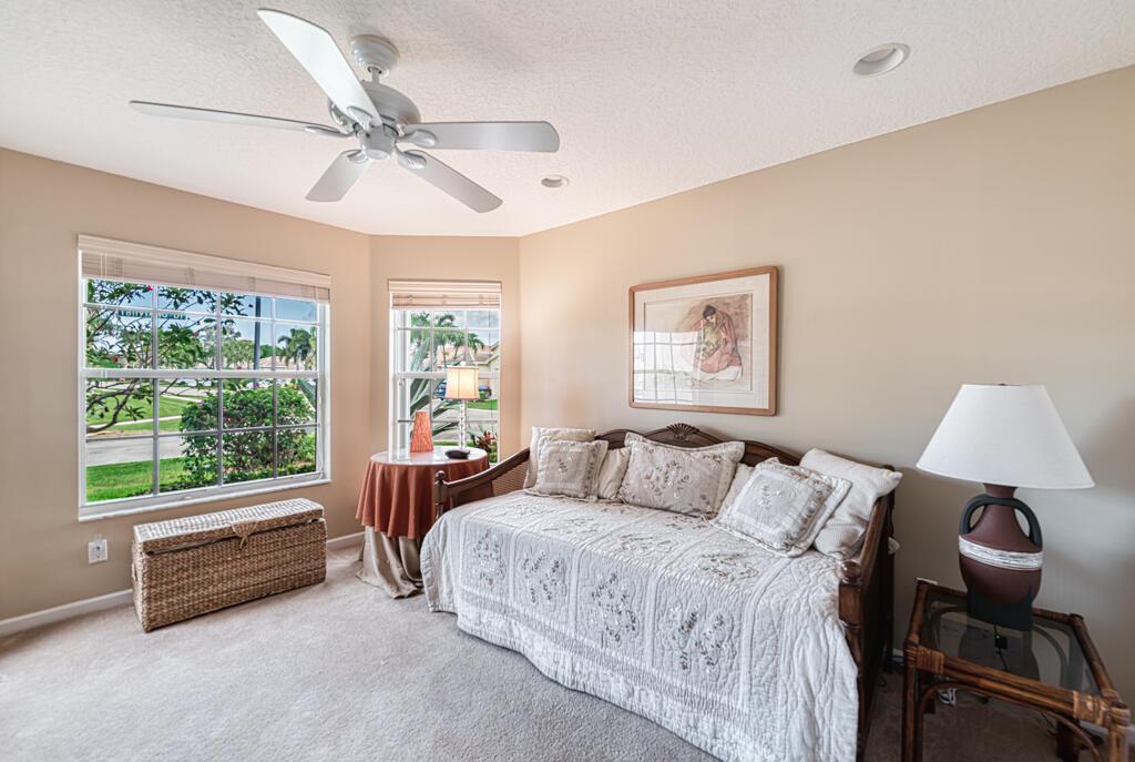 VALENCIA SHORES - Residential