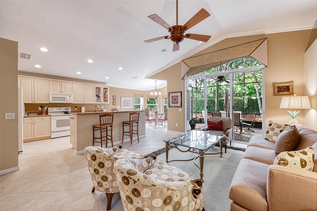 VALENCIA SHORES - Residential