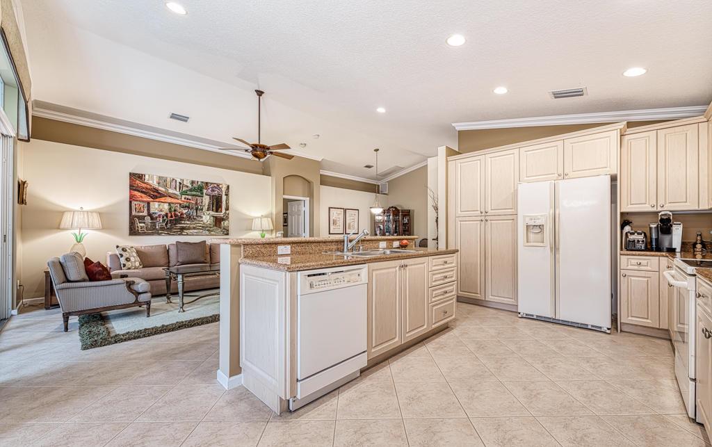 VALENCIA SHORES - Residential