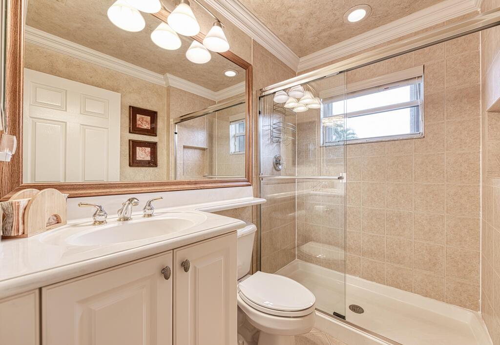 VALENCIA SHORES - Residential