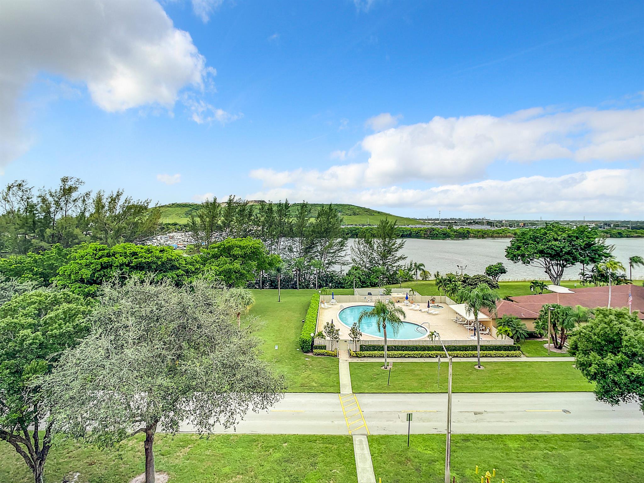 WATERS EDGE TOWERS CONDO - Residential