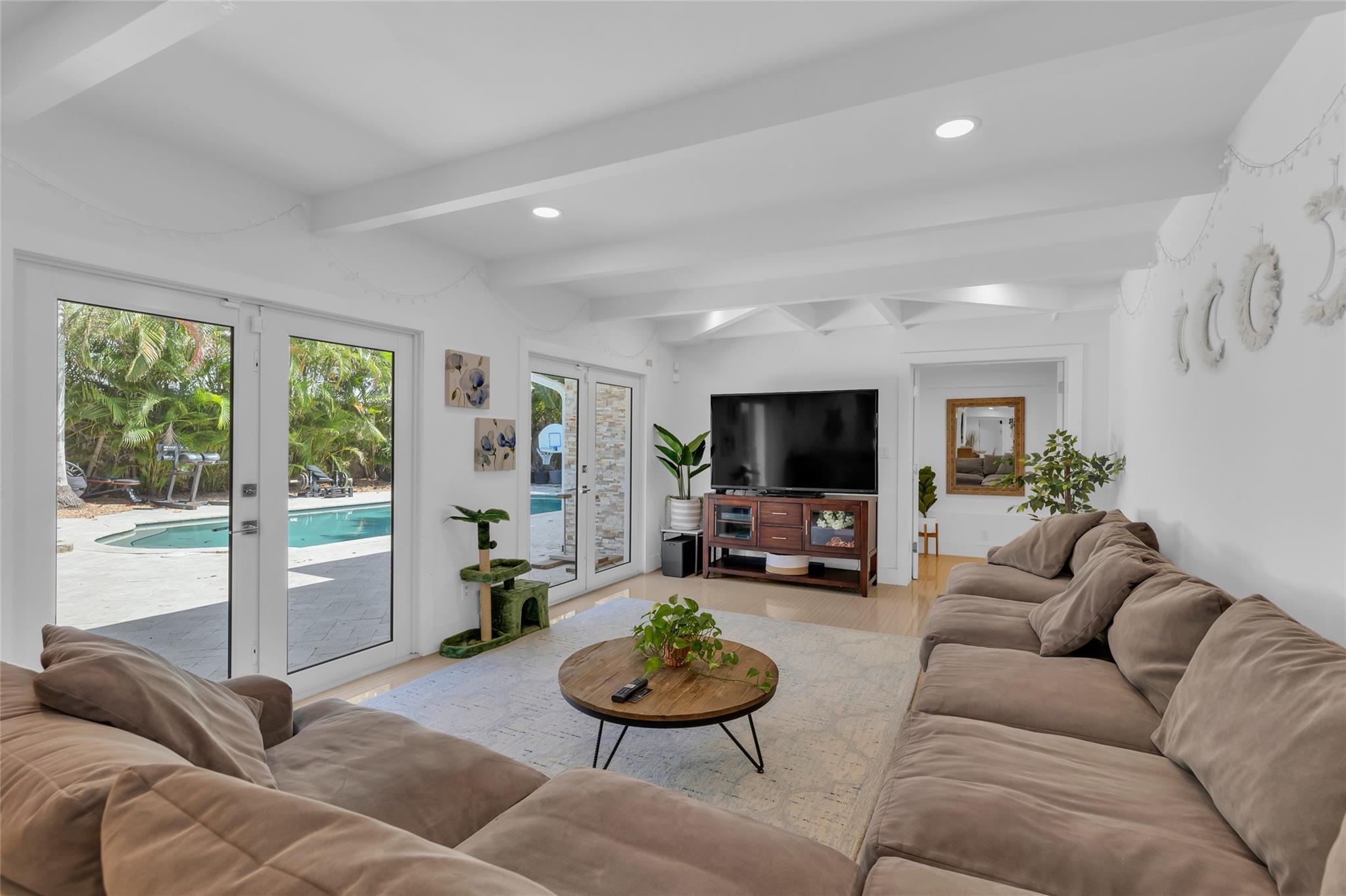 2642 Barbara Dr