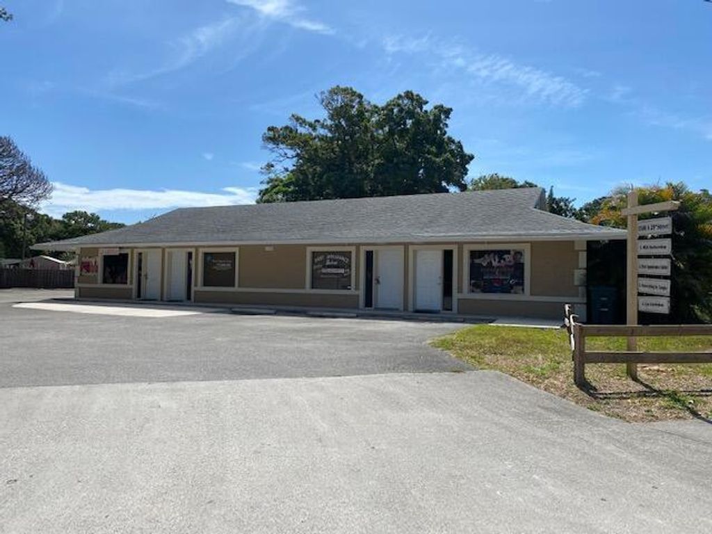Photo of 1500 S 29th Street, Fort Pierce, FL 34947 (MLS # R10796616)