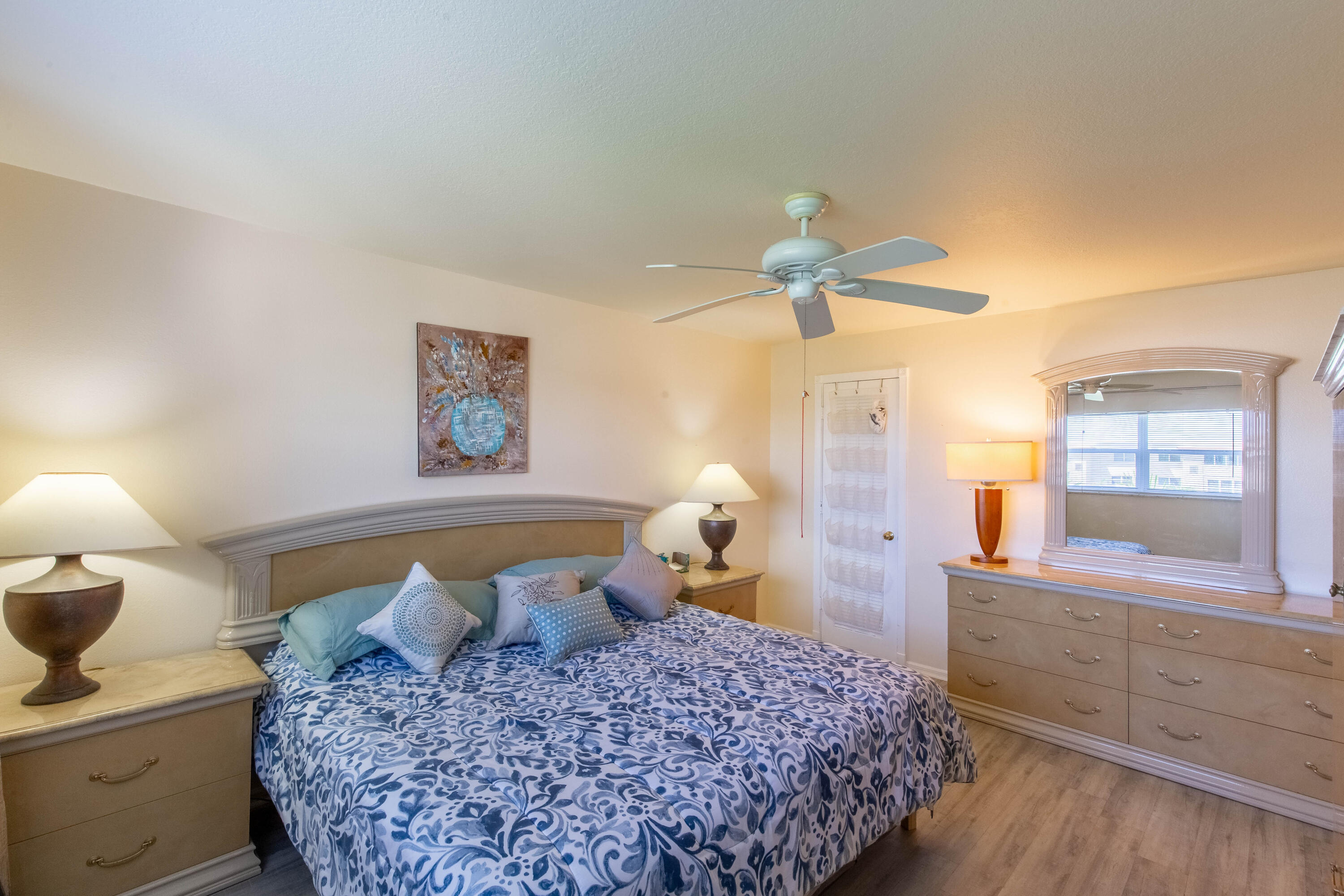 VILLAGE ROYALE ON THE GREEN CONDO - Residential