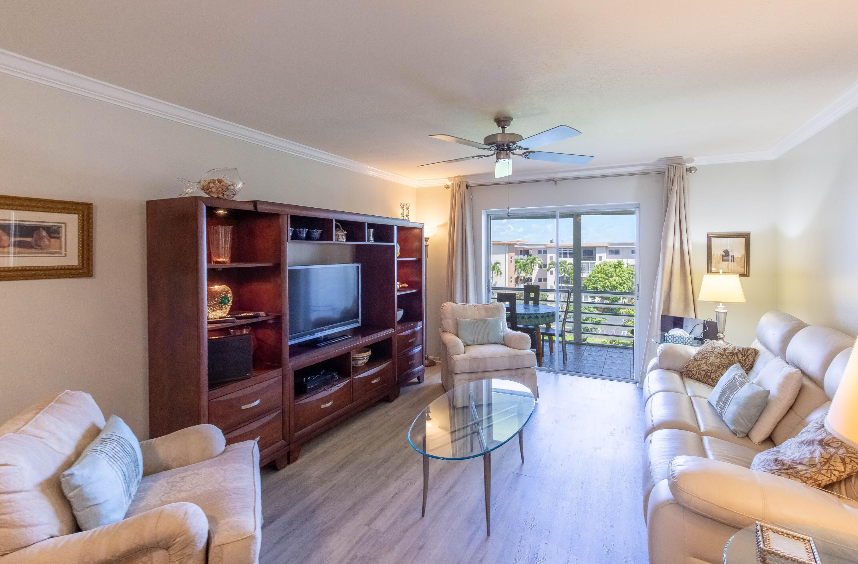 VILLAGE ROYALE ON THE GREEN CONDO - Residential