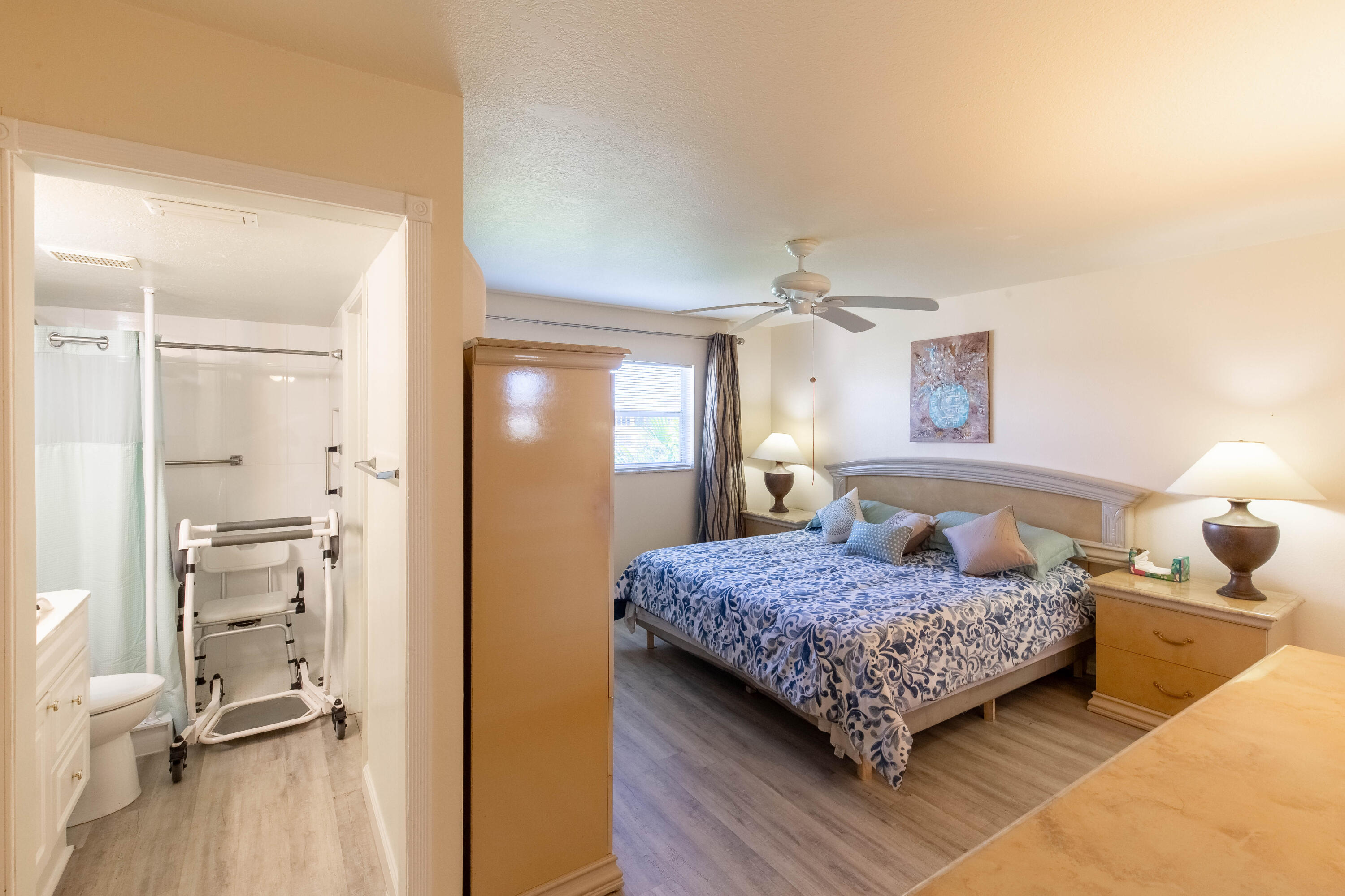 VILLAGE ROYALE ON THE GREEN CONDO - Residential