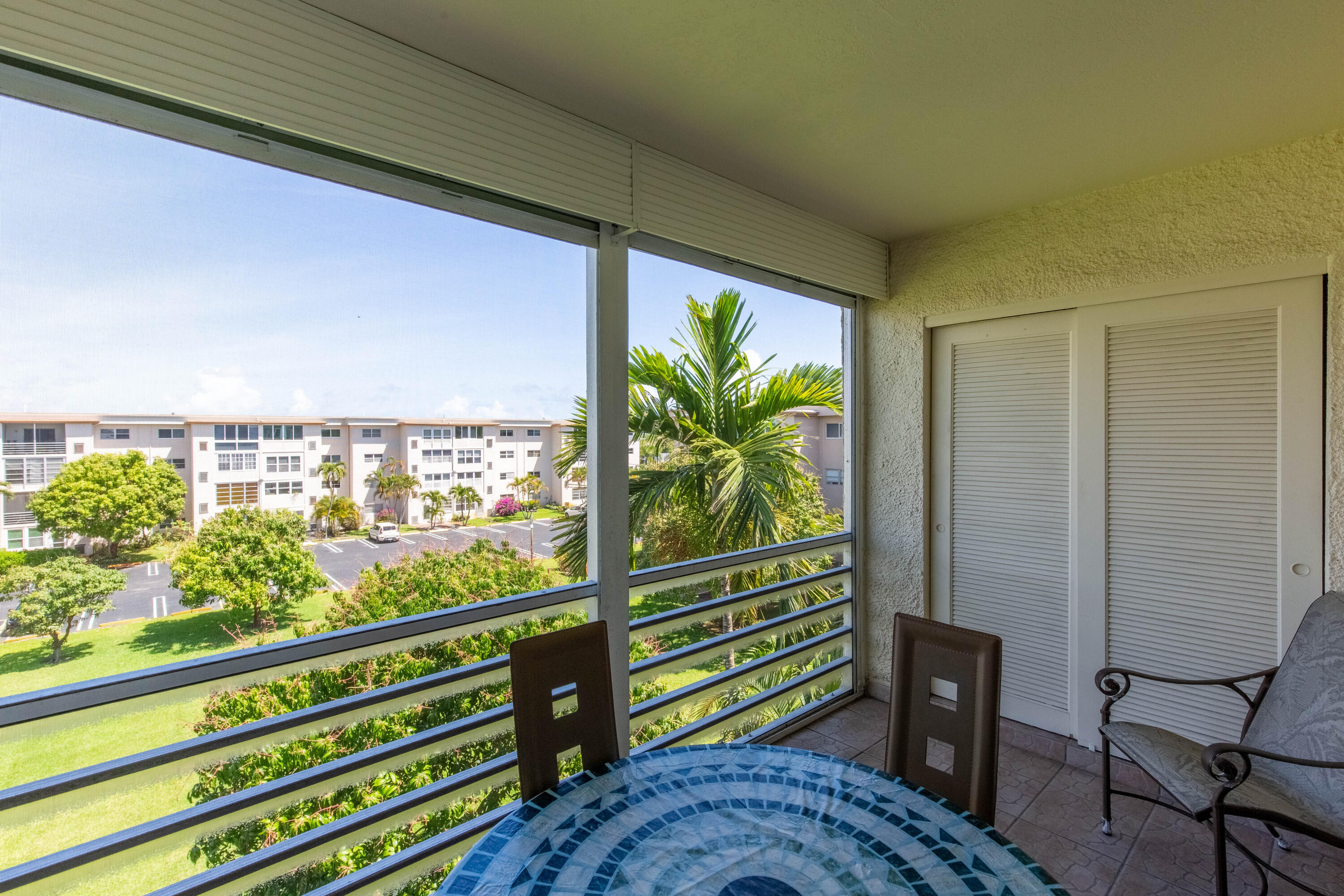 VILLAGE ROYALE ON THE GREEN CONDO - Residential