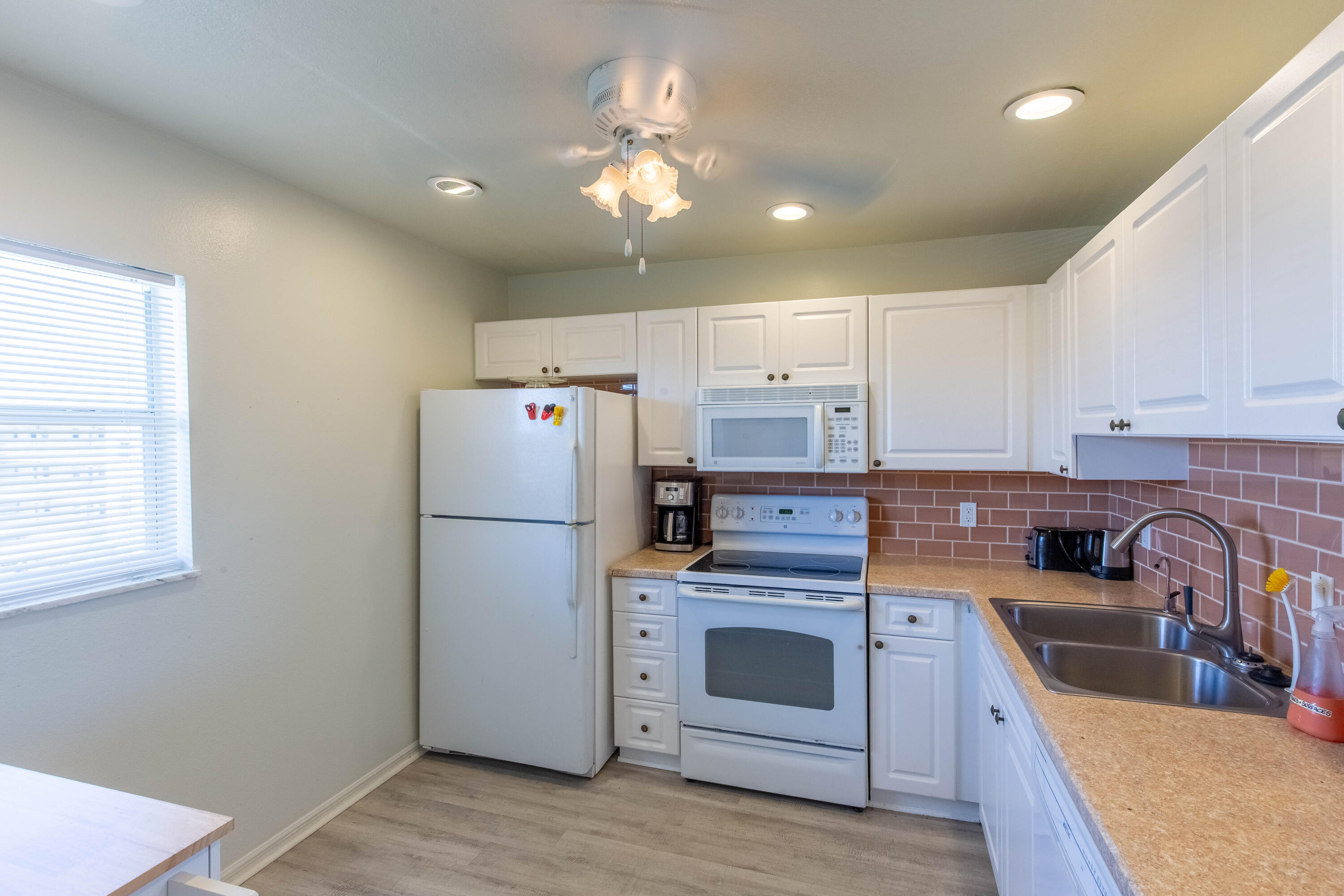 VILLAGE ROYALE ON THE GREEN CONDO - Residential