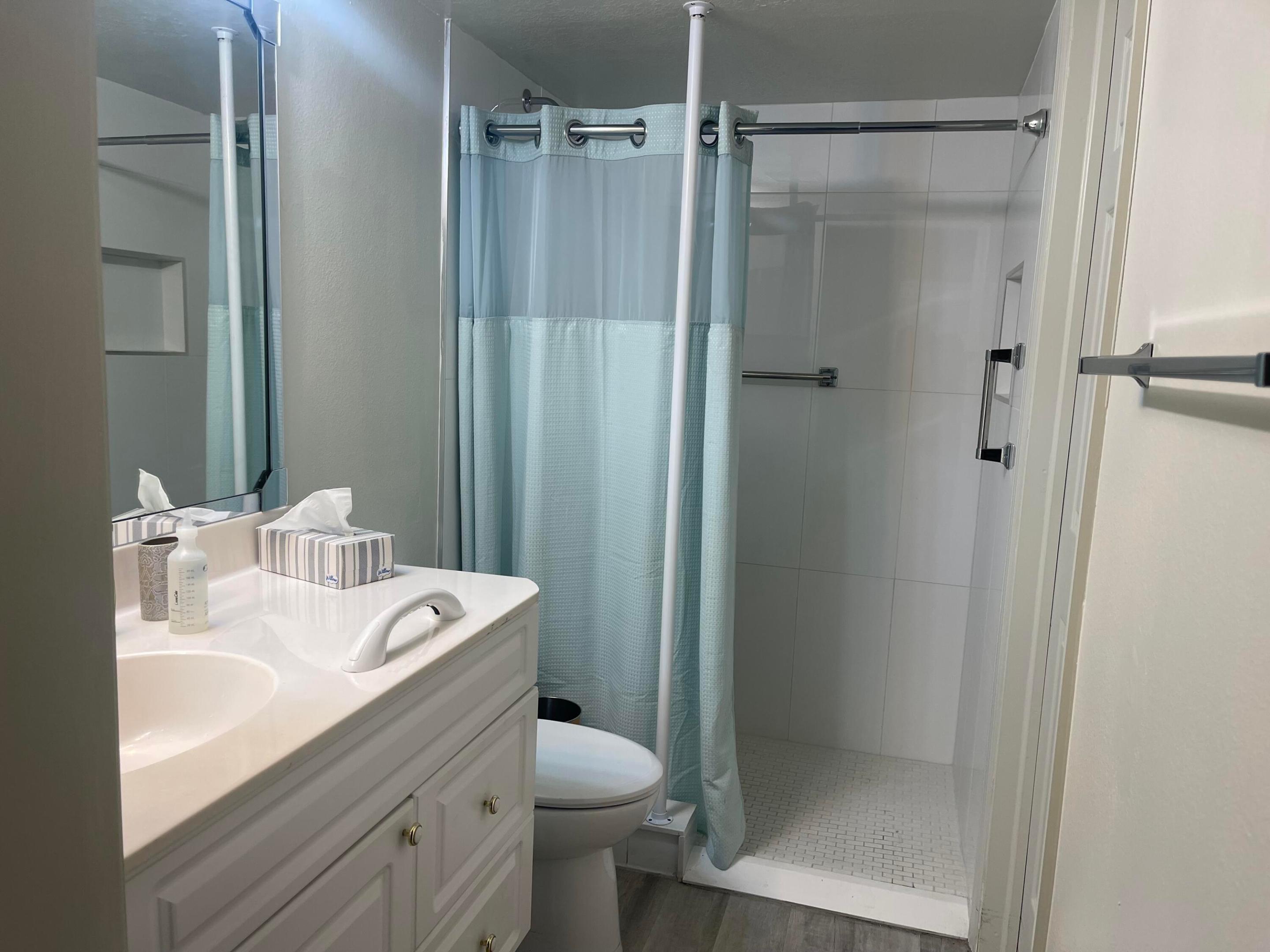 VILLAGE ROYALE ON THE GREEN CONDO - Residential