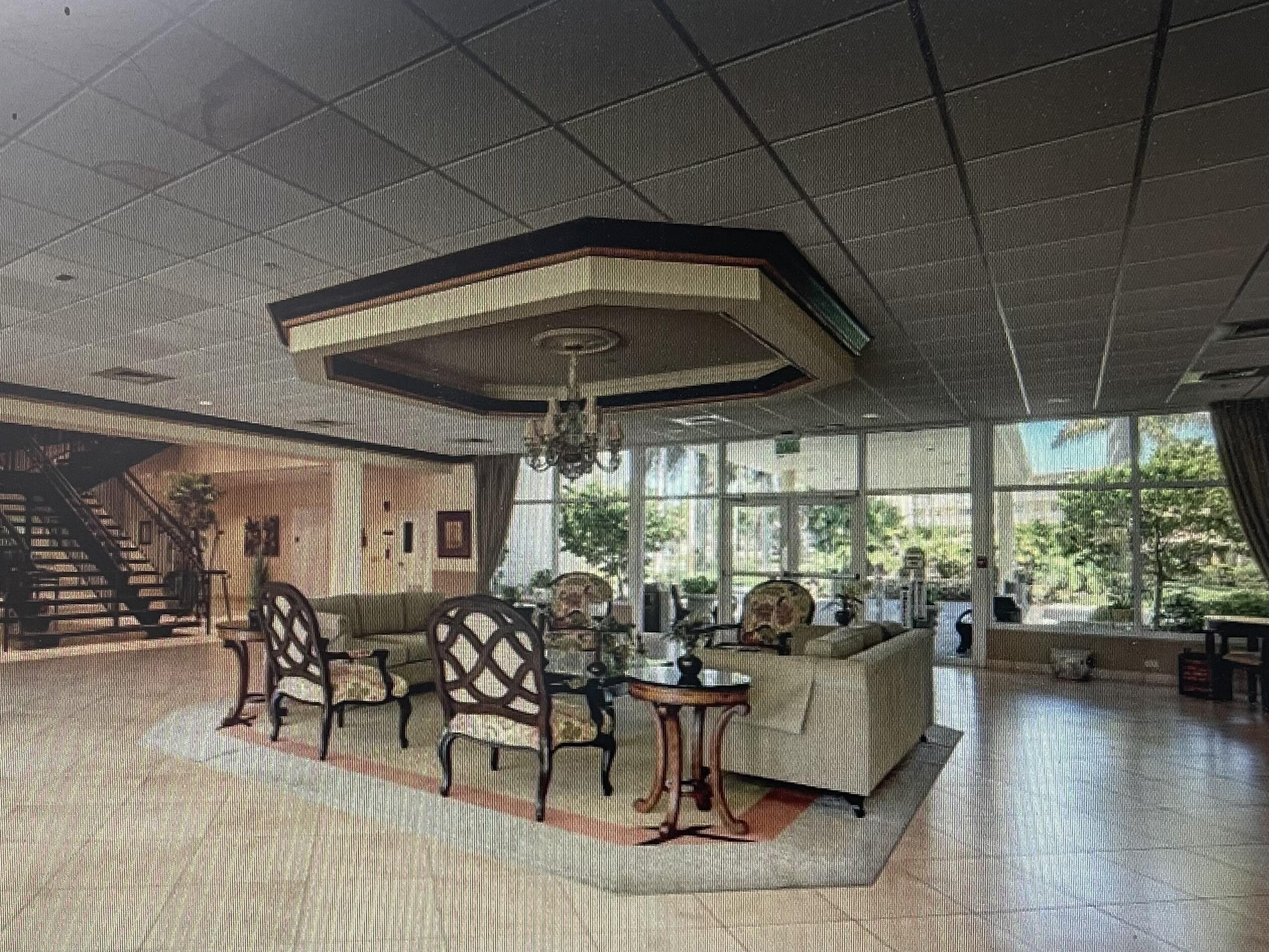 VILLAGE ROYALE ON THE GREEN CONDO - Residential