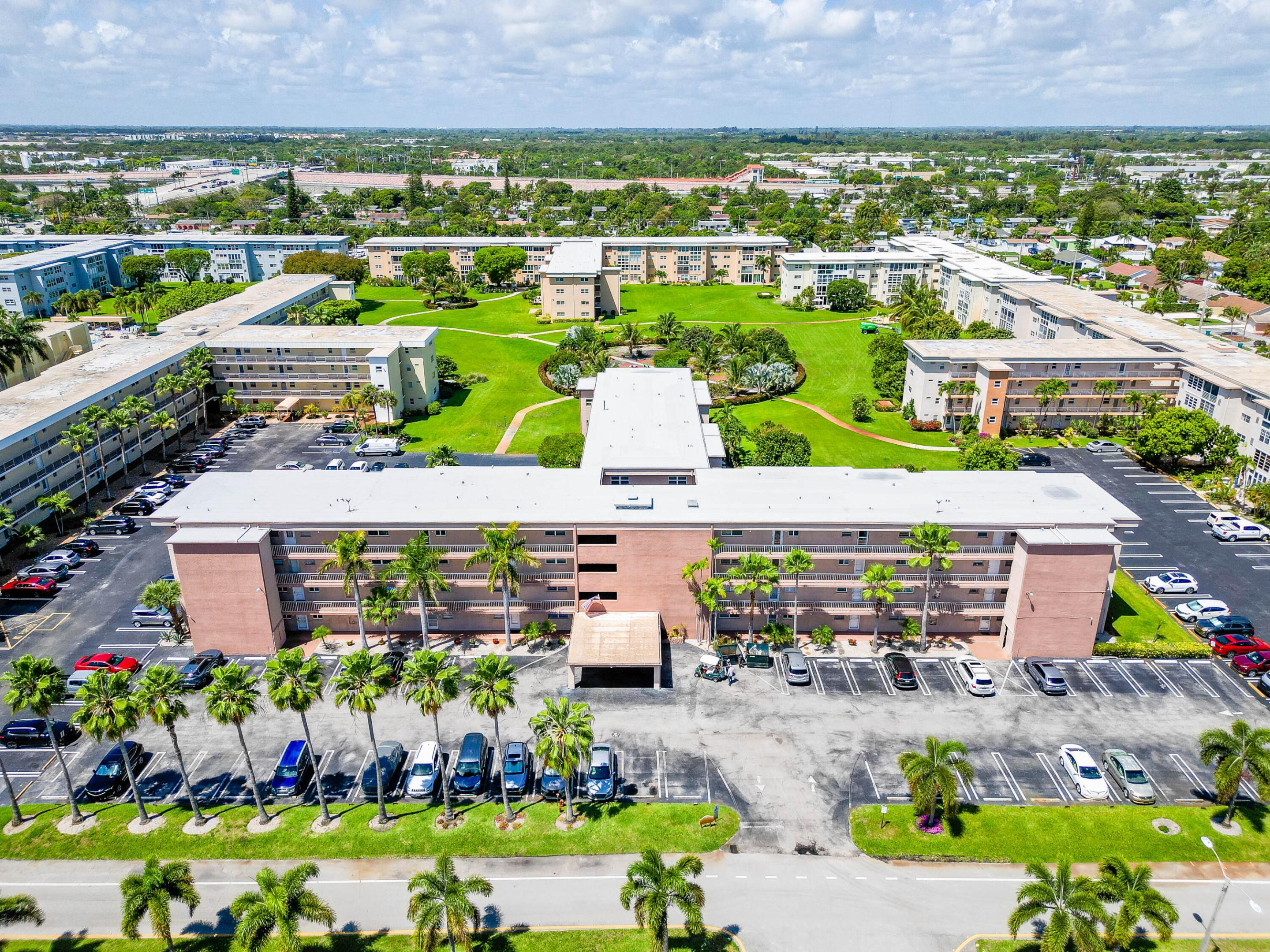 VILLAGE ROYALE ON THE GREEN CONDO - Residential