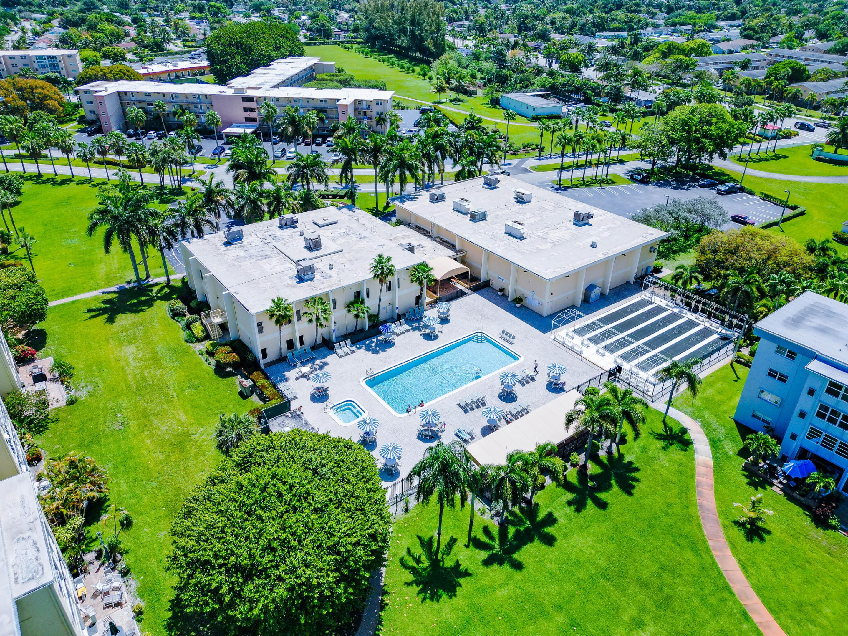 VILLAGE ROYALE ON THE GREEN CONDO - Residential