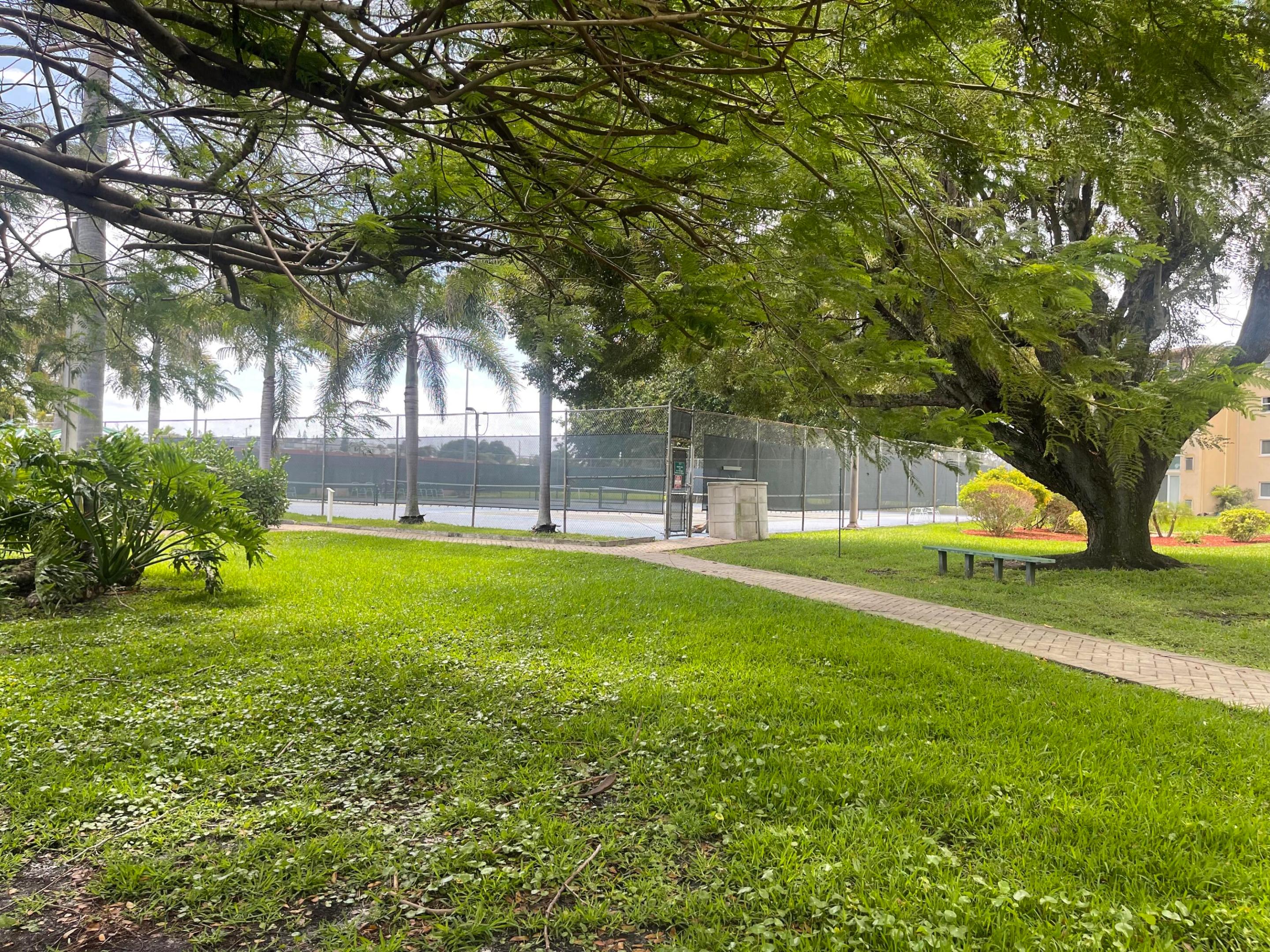 VILLAGE ROYALE ON THE GREEN CONDO - Residential