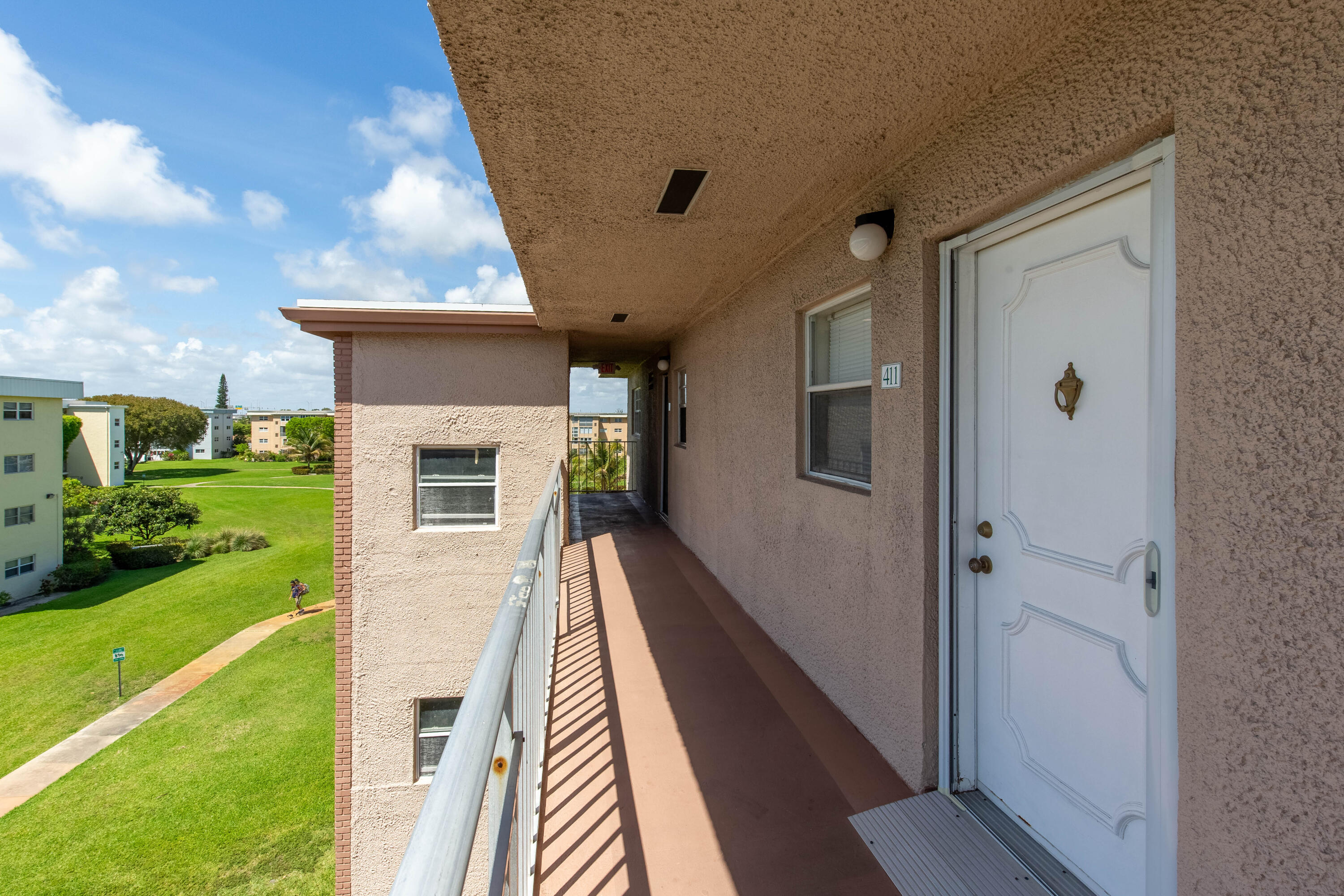 VILLAGE ROYALE ON THE GREEN CONDO - Residential