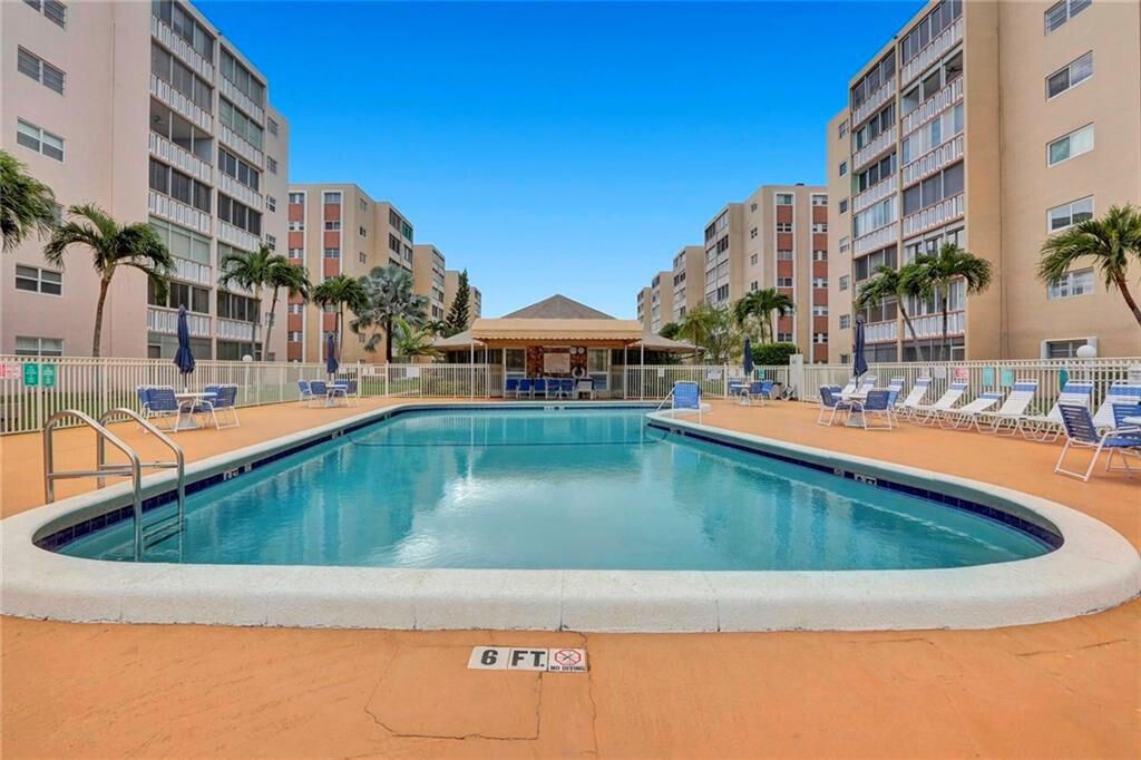 Photo of 501 NE 14th Avenue #201, Hallandale Beach, FL 33009 (MLS # R10867162)