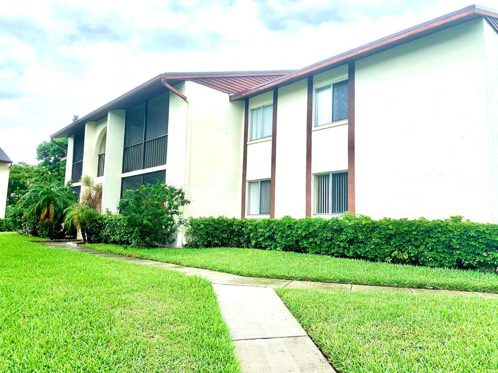 Photo of 4988 Sable Pine Circle #B1, West Palm Beach, FL 33417 (MLS # R11169634)