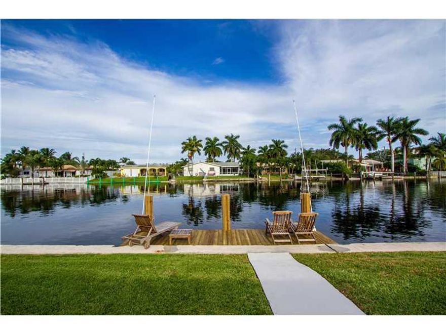 Beautifully remodeled 3bed 2bath open floorplan, upgraded kitchen and baths with frameless glass doors and high-end fixtures. Kitchen has lots of granite counter space,stainless steel appliances,wine chiller, and plenty of cabinet space. The 17 piece Kins ley teak set is included. All impact windows and doors. Perfect location, close to great restaurants, a brand new Publix and only 10min bike ride to the beach. Or take the boat out to restaurants like Shooter,Houston's,or Kaluz, just minuts away by boat.