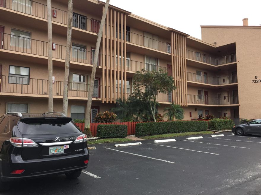 Spacious first floor condo with fully a/c florida room with floor to ceiling windows. Freshly painted and move-in-ready. Updates to both Bathrooms and freshly cleaned carpets. Furniture is available or unfurnished. The community features 2 heated pools, tennis courts, clubhouse.  Rare to find 55+ community that allows 2 pets under 20 lbs. Association requires min 650 credit score of 1 owner.