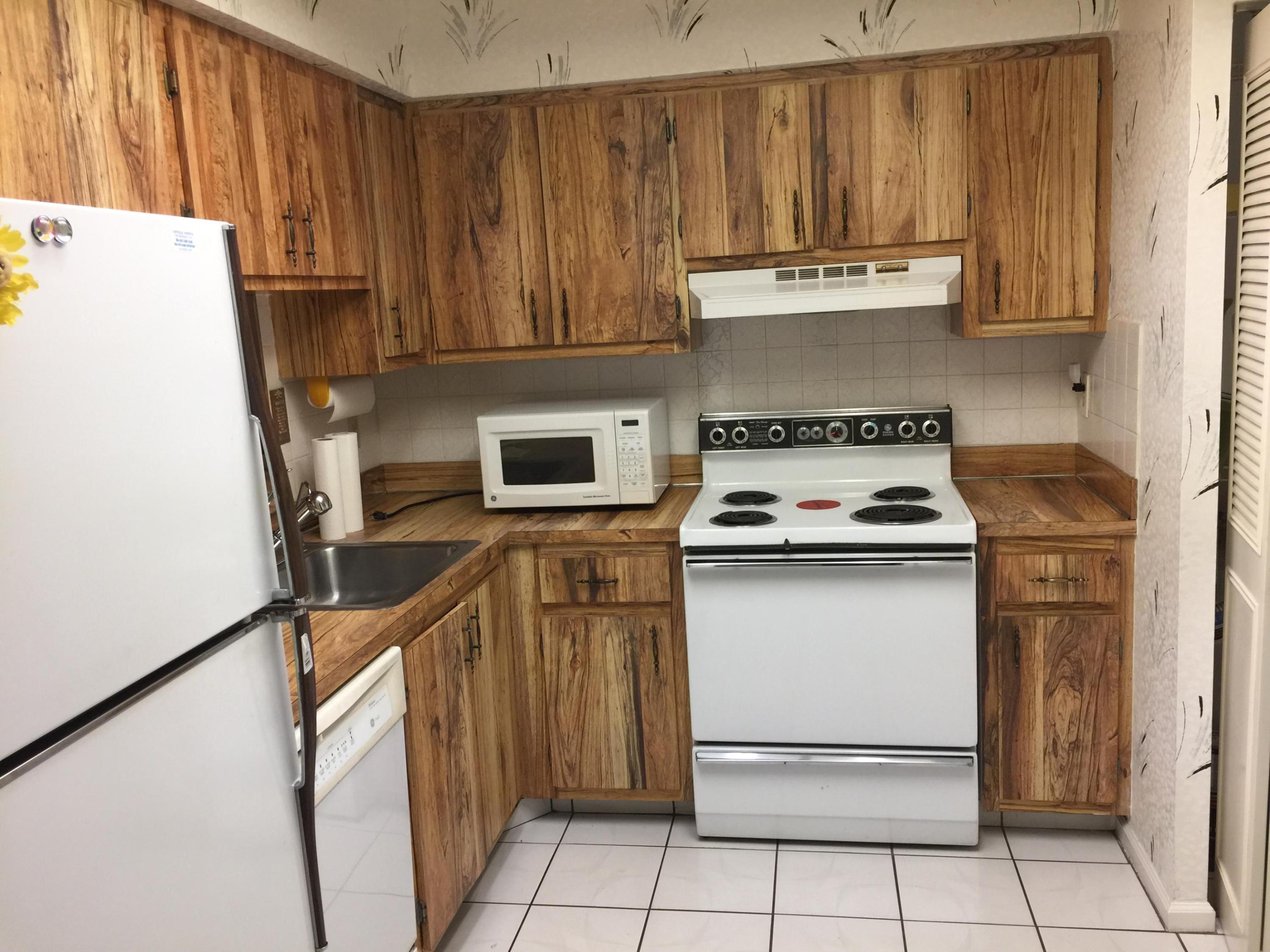 PALM LAKES CONDO - Residential