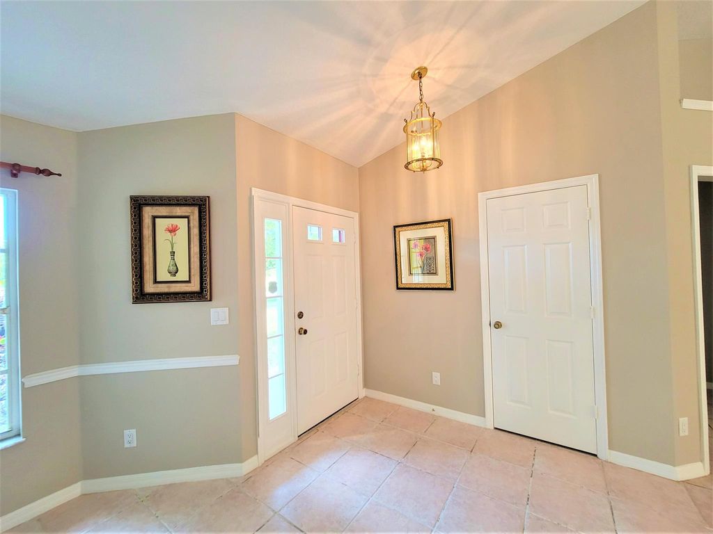 Photo of 147 S 19th Circle SW, Vero Beach, FL 32962 (MLS # R11125181)