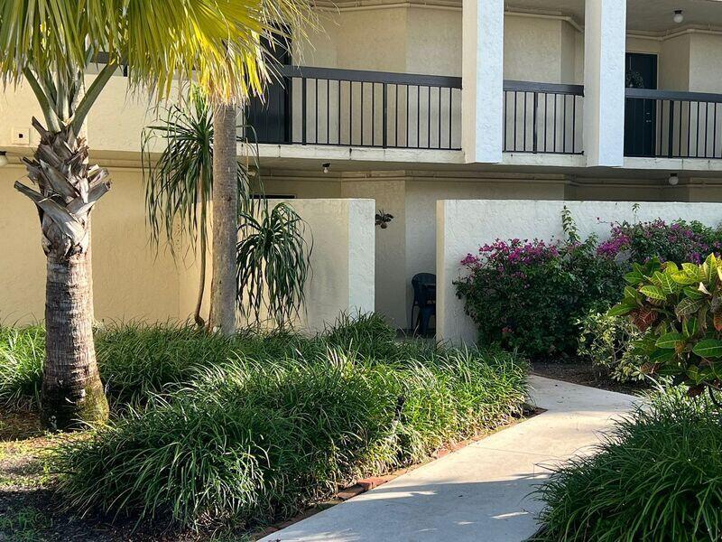 825 Egret Circle 107a