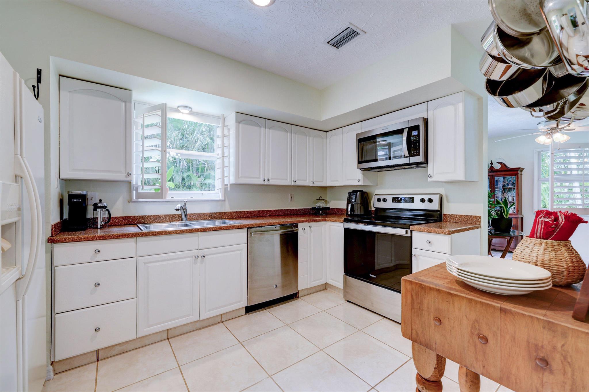 ROCKY POINT ESTATES - Residential