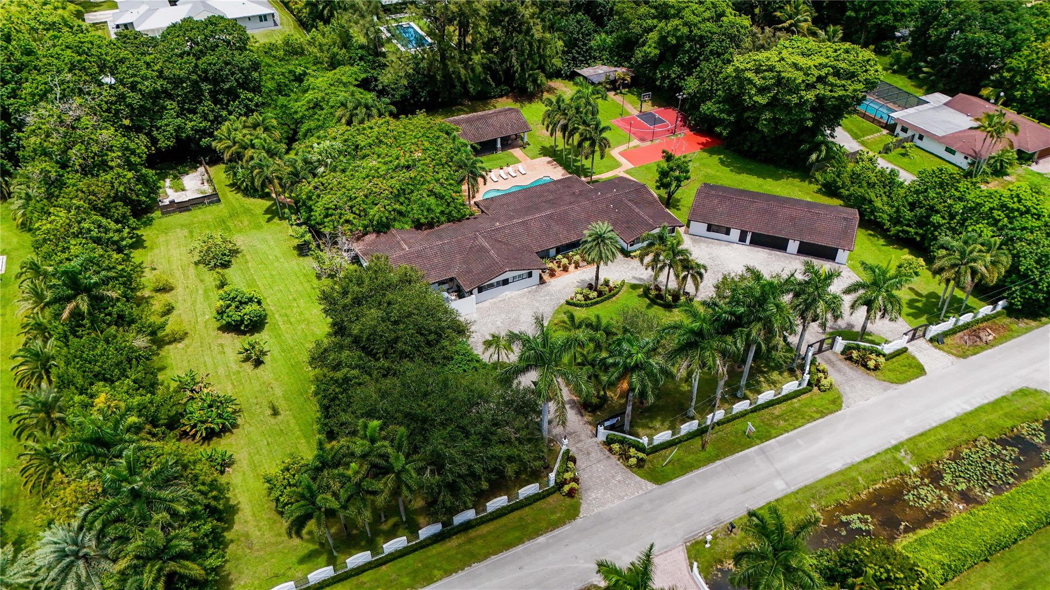 EVERGLADES SUGAR & LAND - Residential Lease