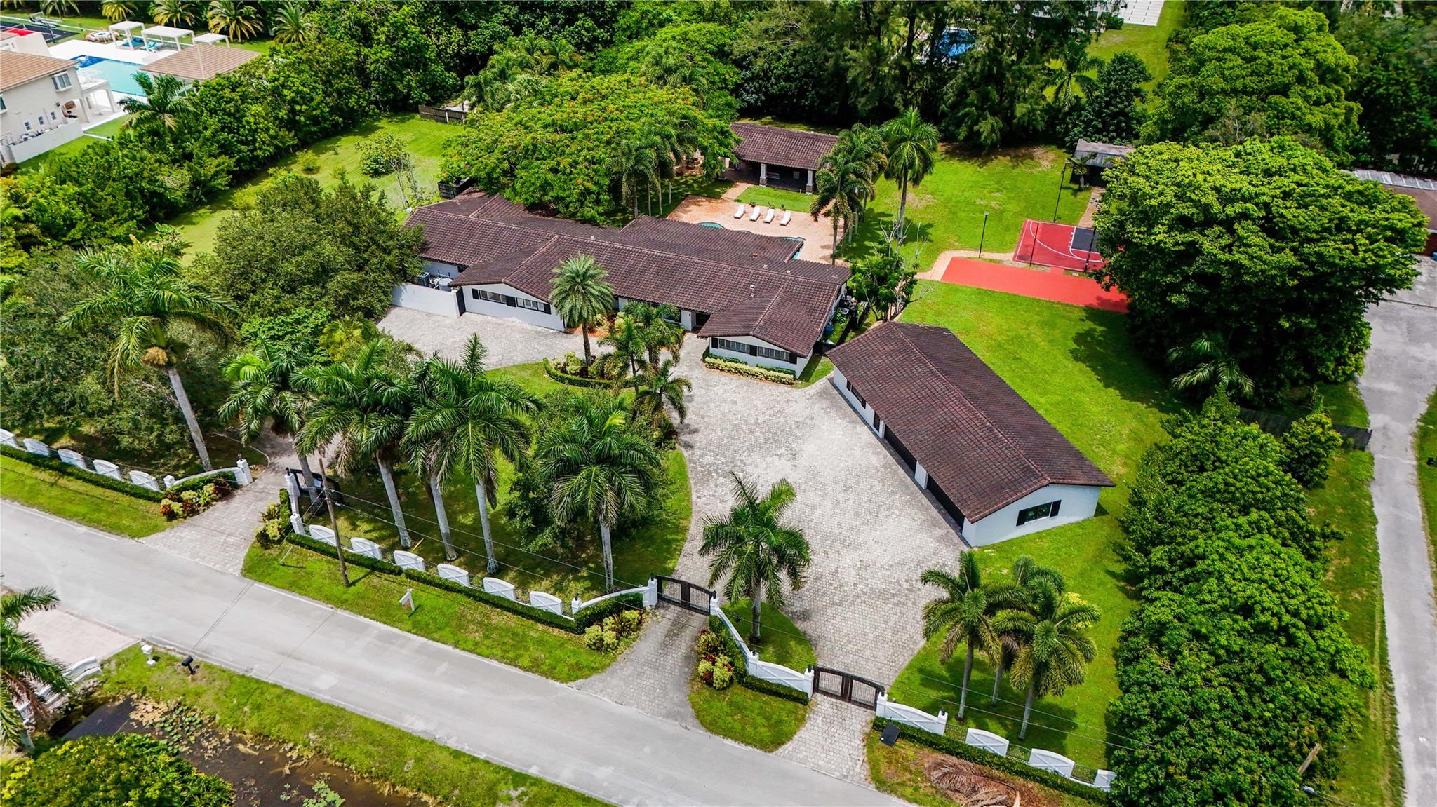 EVERGLADES SUGAR & LAND - Residential Lease