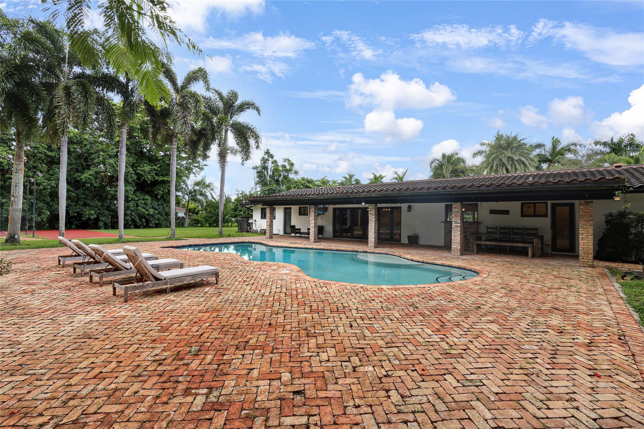 EVERGLADES SUGAR & LAND - Residential Lease