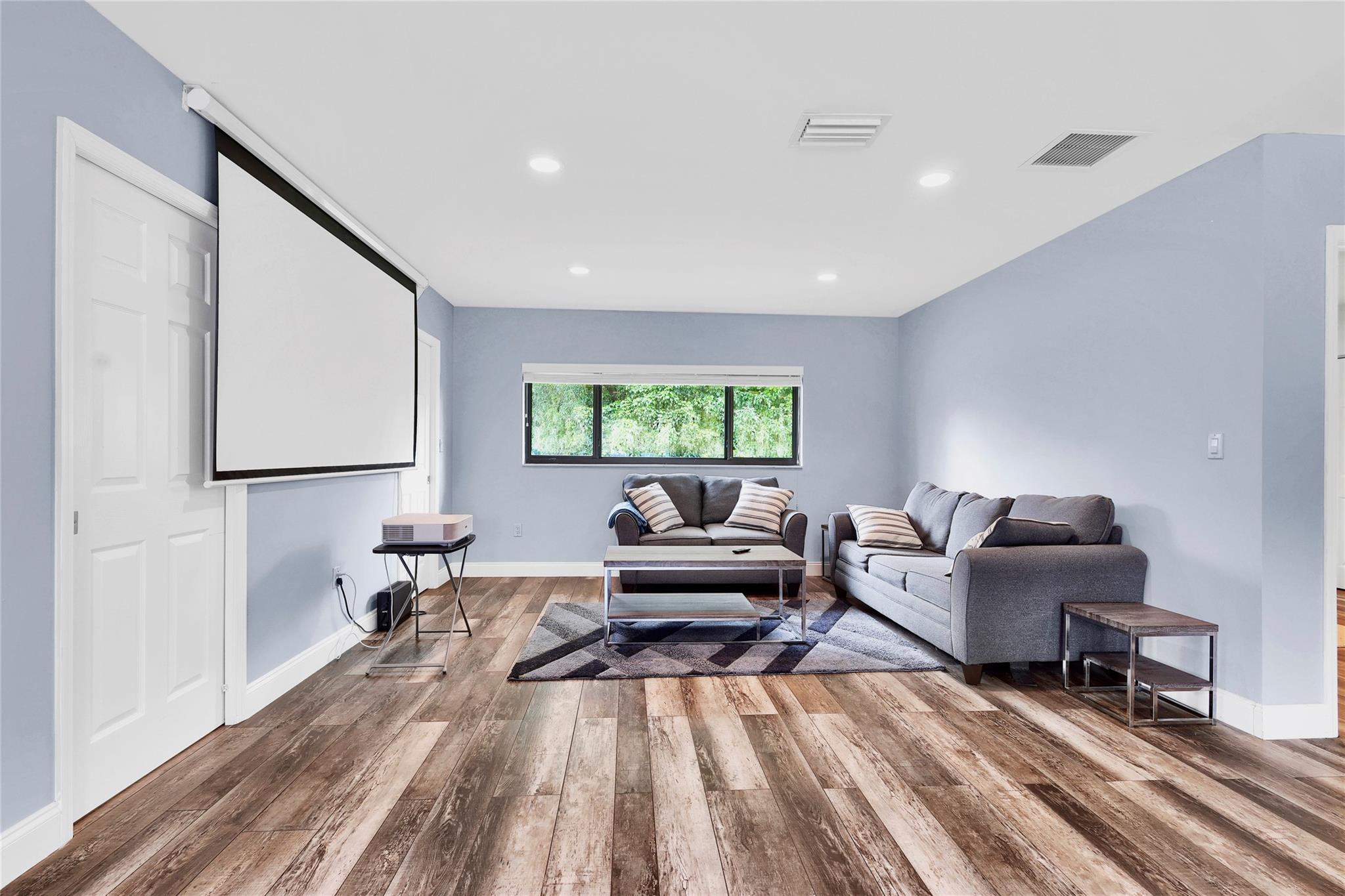 EVERGLADES SUGAR & LAND - Residential Lease