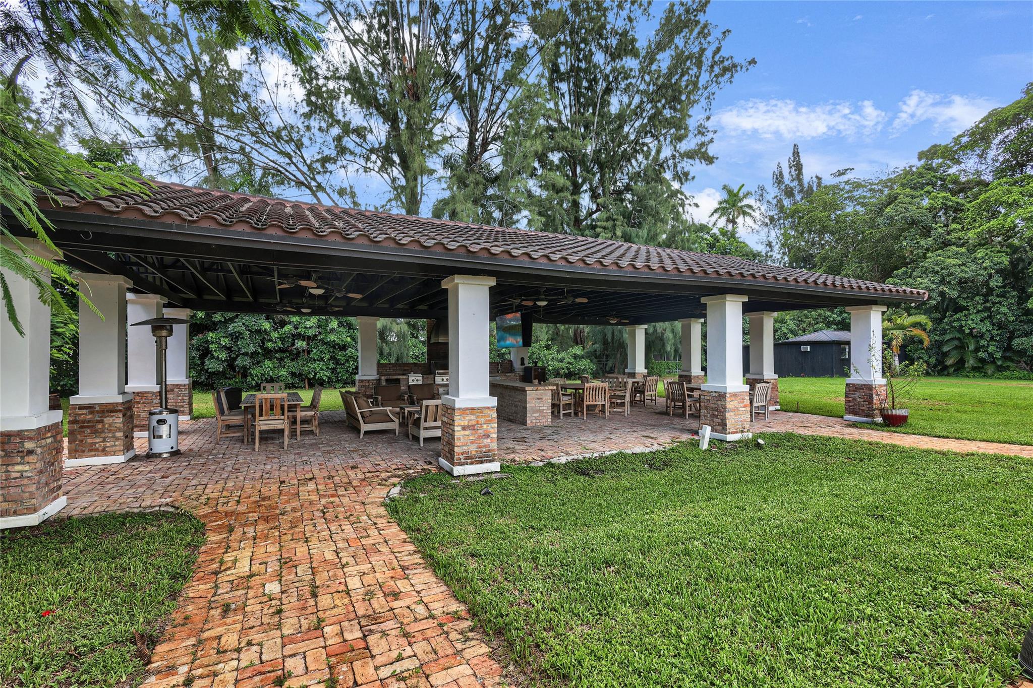EVERGLADES SUGAR & LAND - Residential Lease