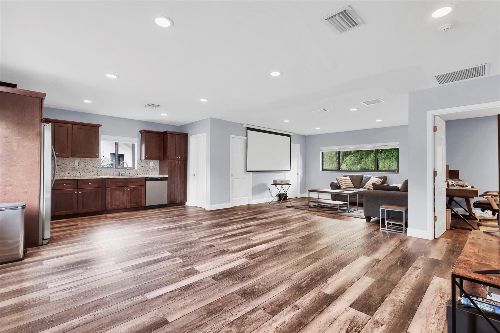 EVERGLADES SUGAR & LAND - Residential Lease