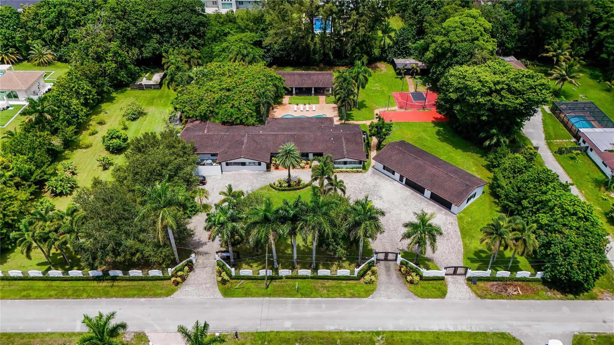 EVERGLADES SUGAR & LAND - Residential Lease