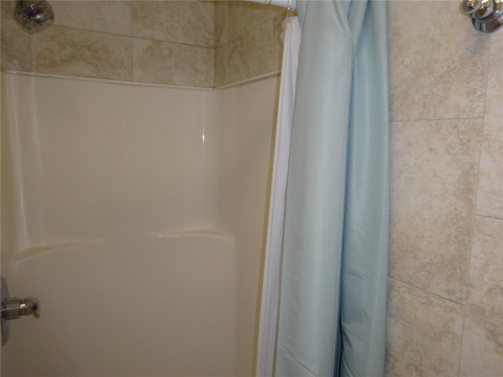 ST JAMES PARK DELMAR - Residential Lease