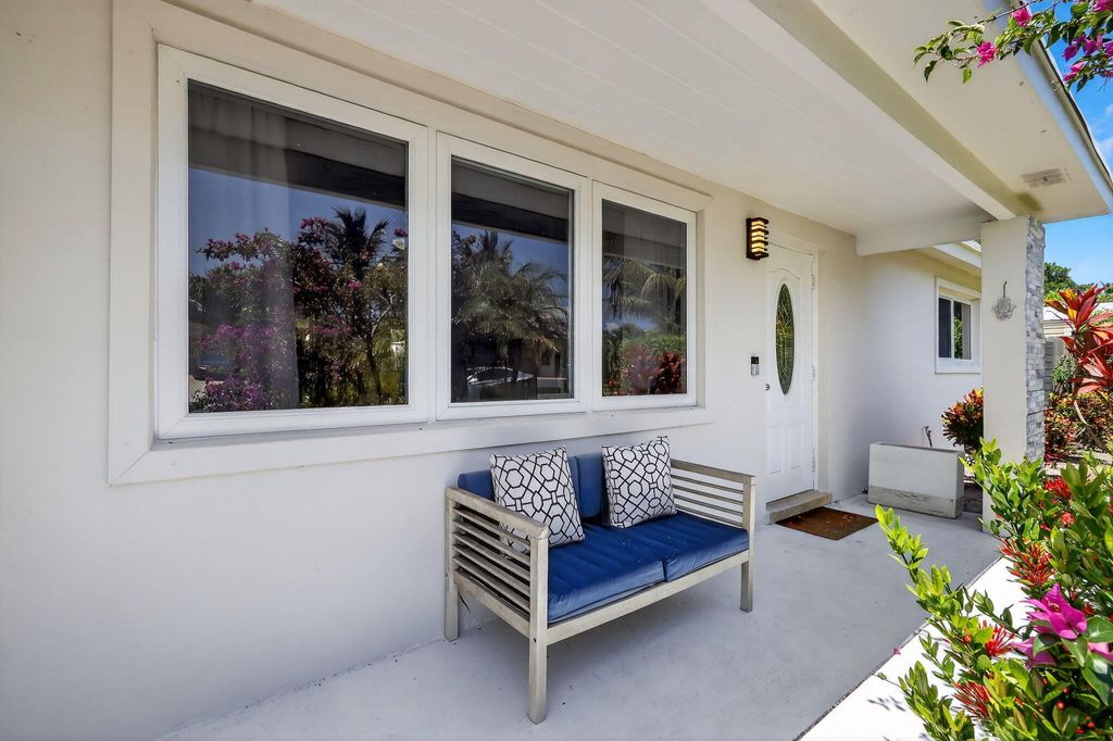 Photo of 153 SE 30th Avenue, Boynton Beach, FL 33435 (MLS # B26014452)