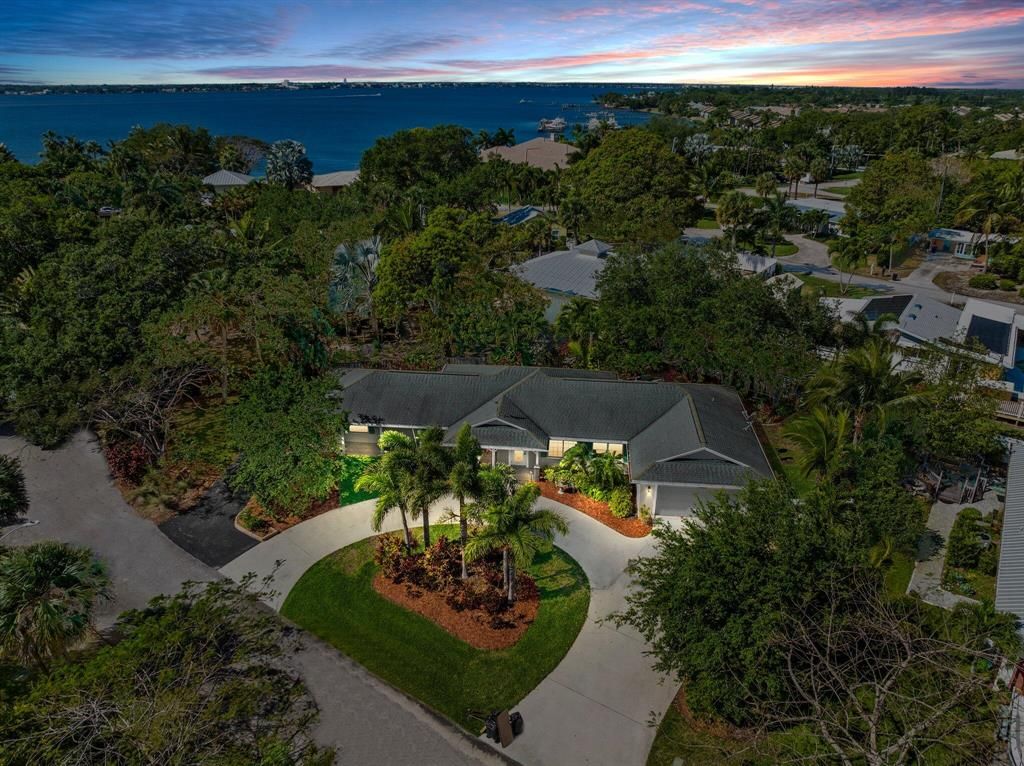 Photo of 1350 NE Eleanor Avenue, Jensen Beach, FL 34957 (MLS # R10876043)