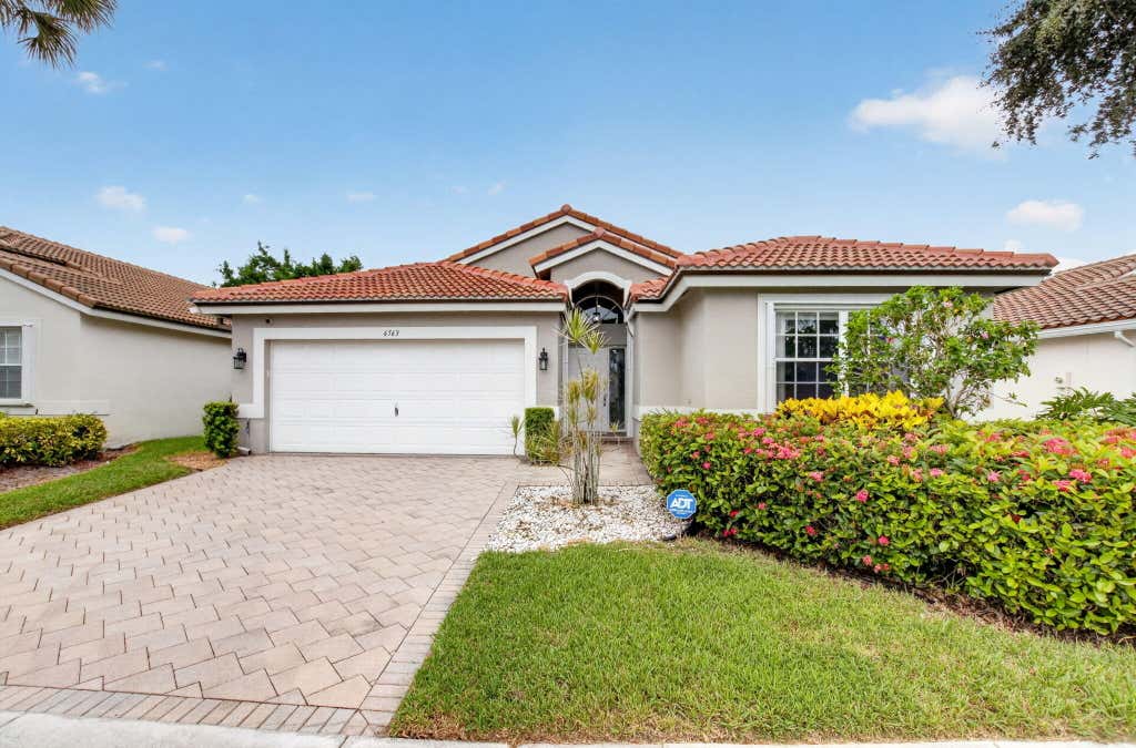 Photo of 6563 KINGS CREEK Terrace S, Boynton Beach, FL 33437 (MLS # B26059612)