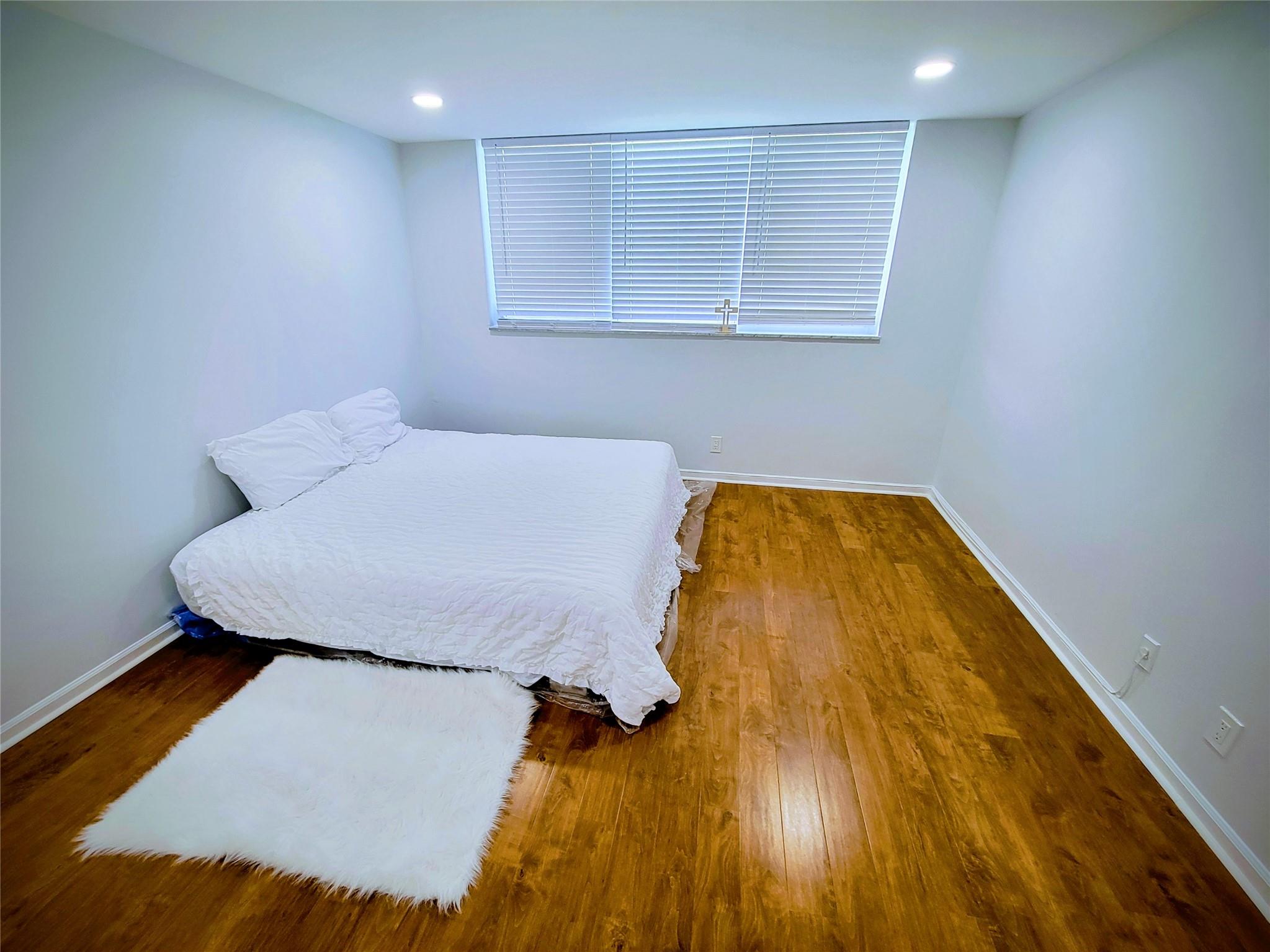 HOLLYBROOK GOLF AND - Residential Lease